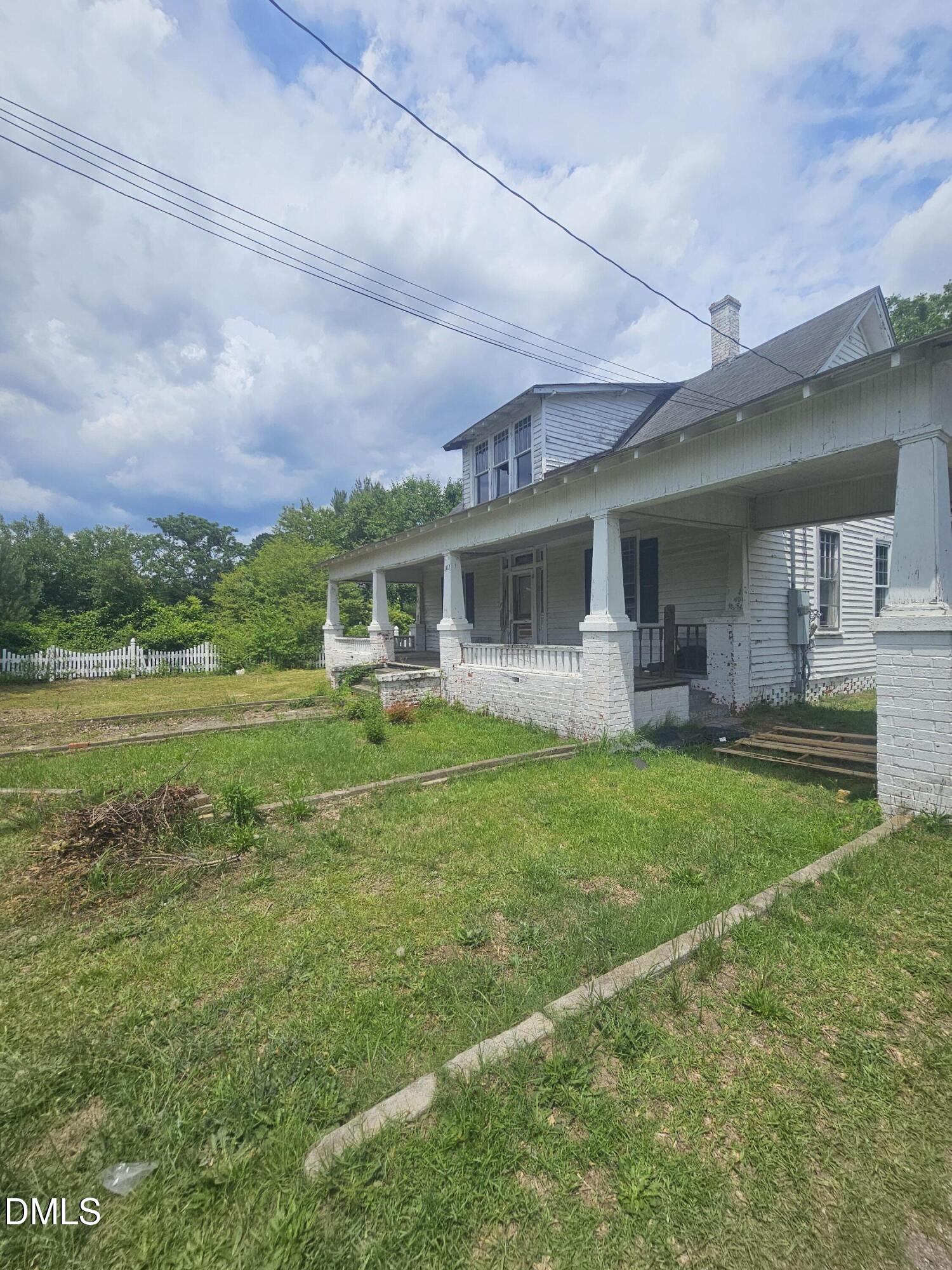 202 E Blanche Street Property Photo 1