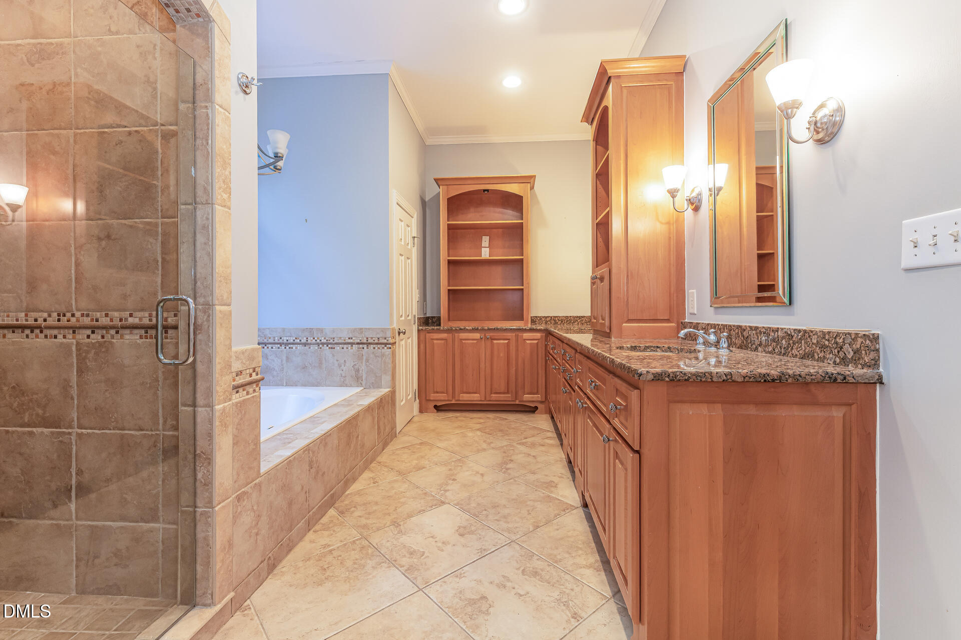 302 Versailles Drive Property Photo 13