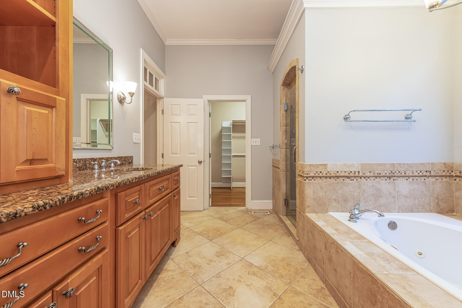 302 Versailles Drive Property Photo 14