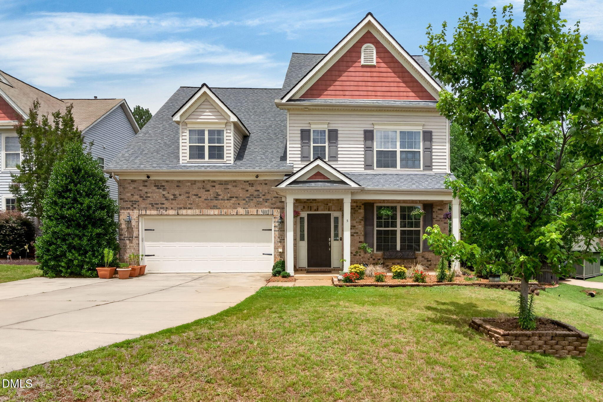 5 E Smoketree Court