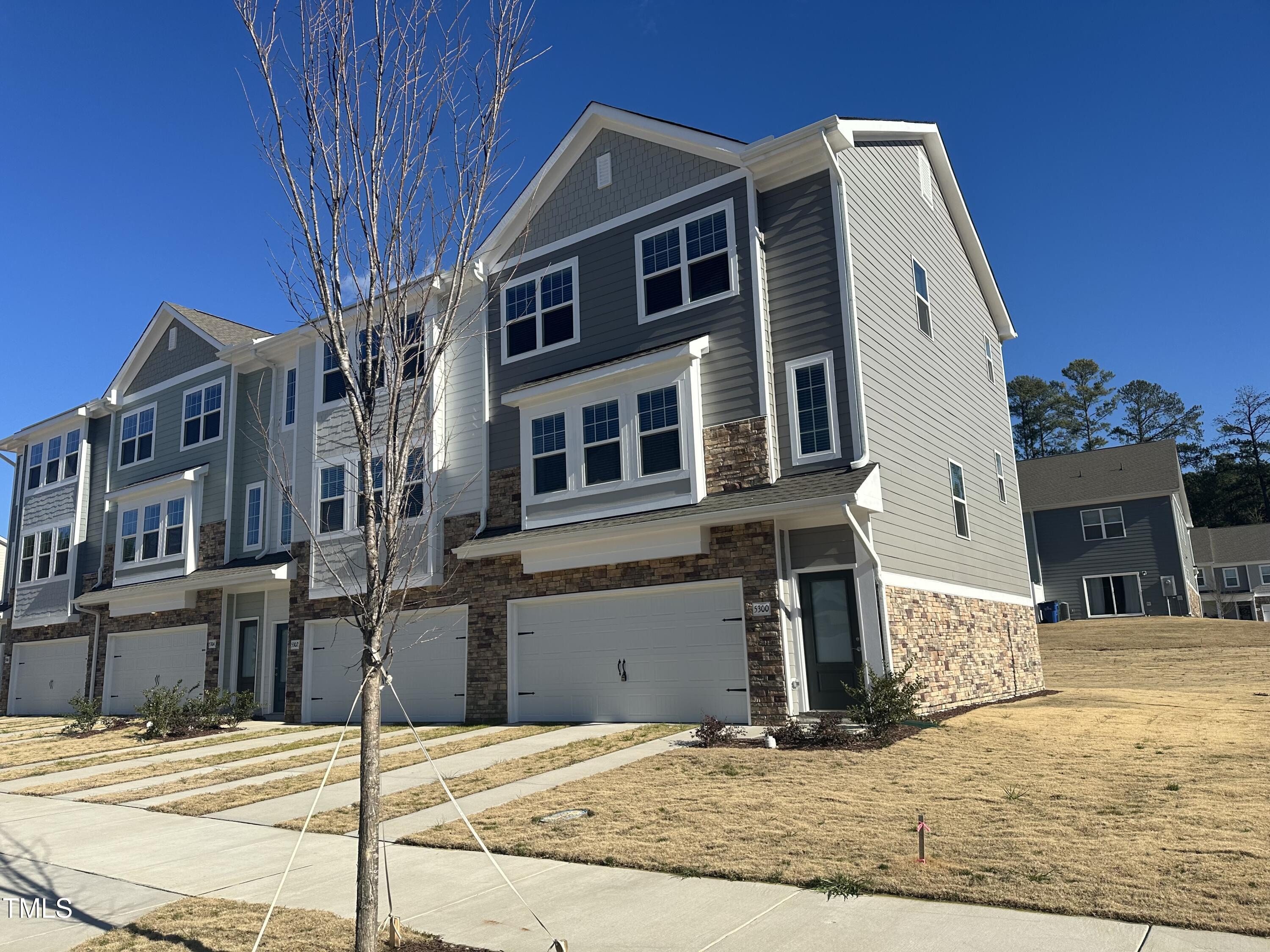 5300 River Reach Drive Property Photo 1