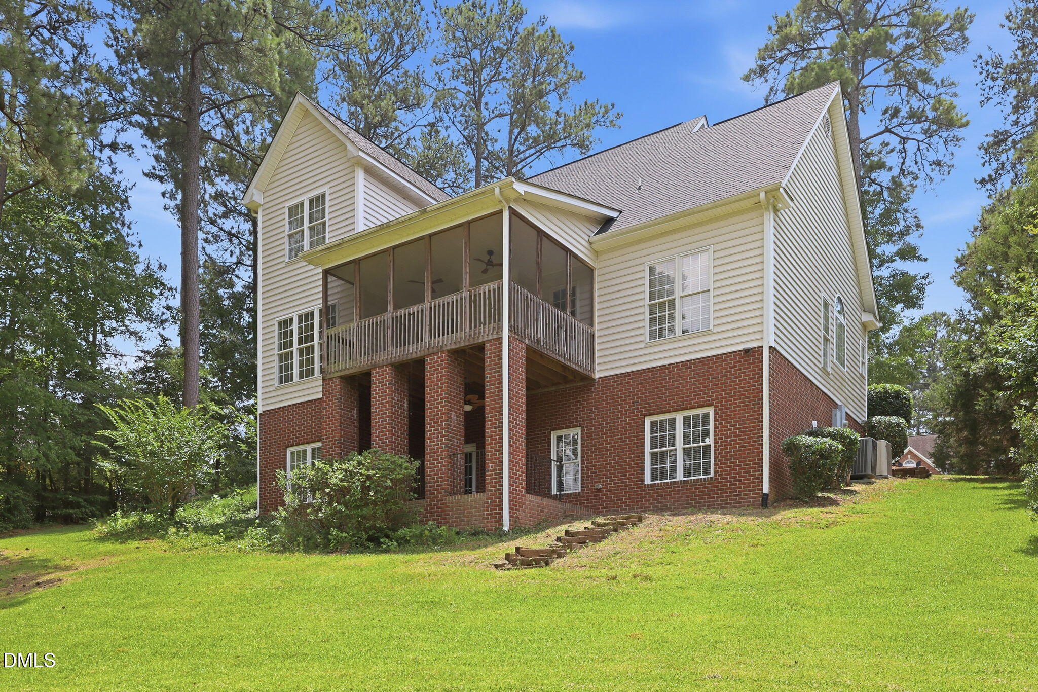 2600 Buckingham Drive Property Photo 6