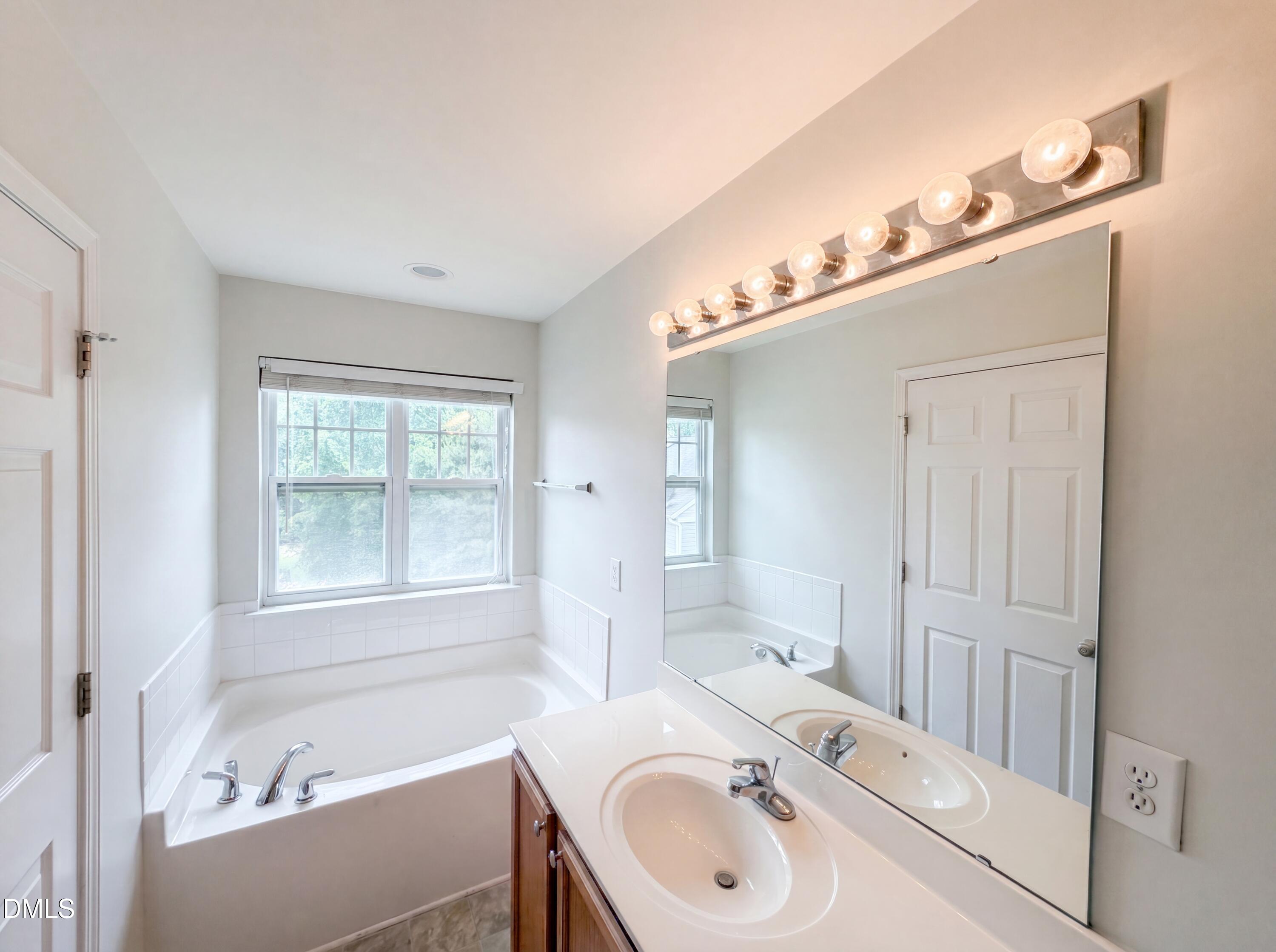 1314 Stone Manor Drive Property Photo 9