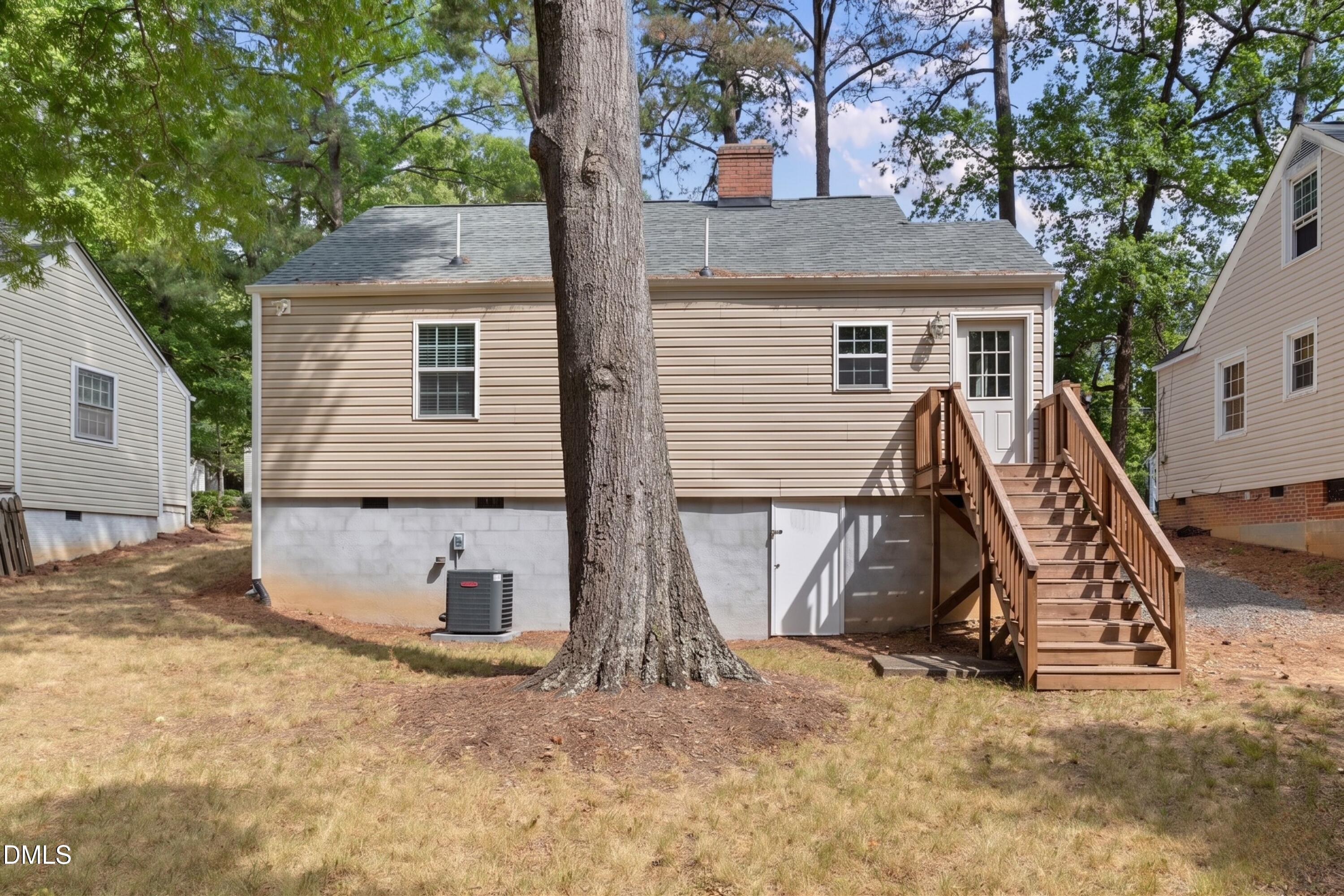 522 E Club Boulevard Property Photo 8