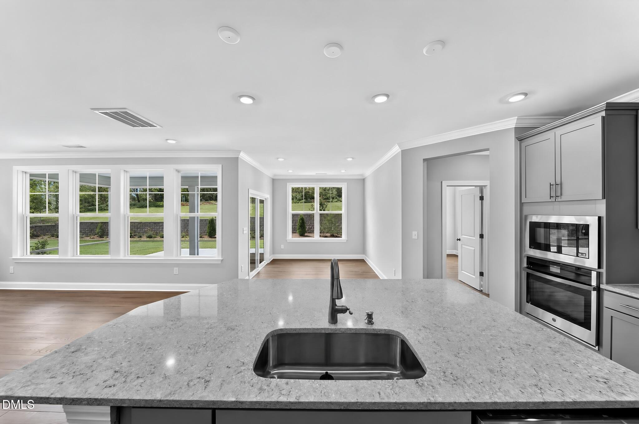 1169 Gooding Street Property Photo 7
