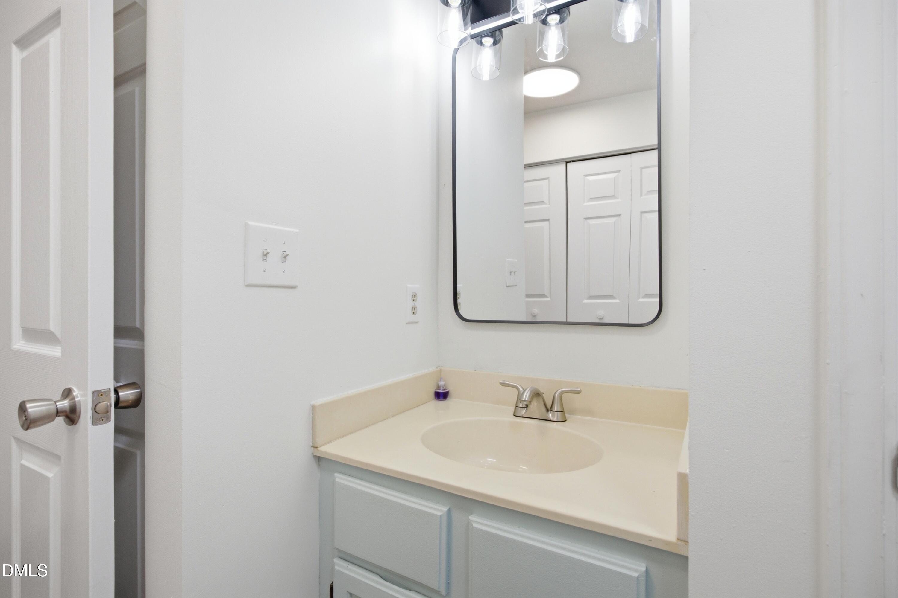 834 New Kent Place Property Photo 21