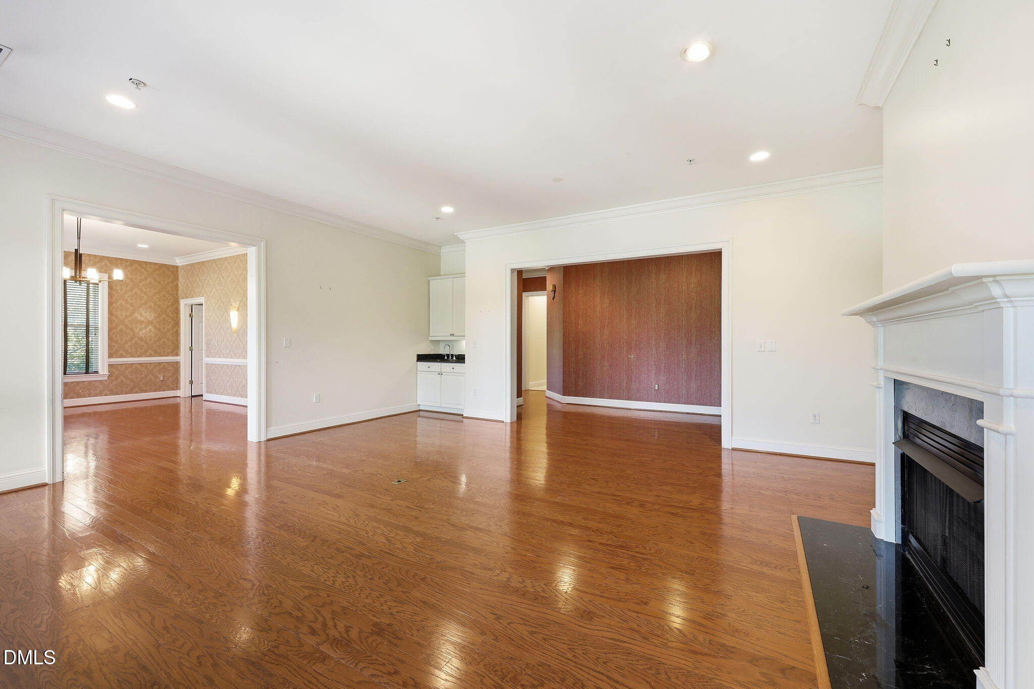2801 Glenwood Gardens Lane 303 Property Photo 9