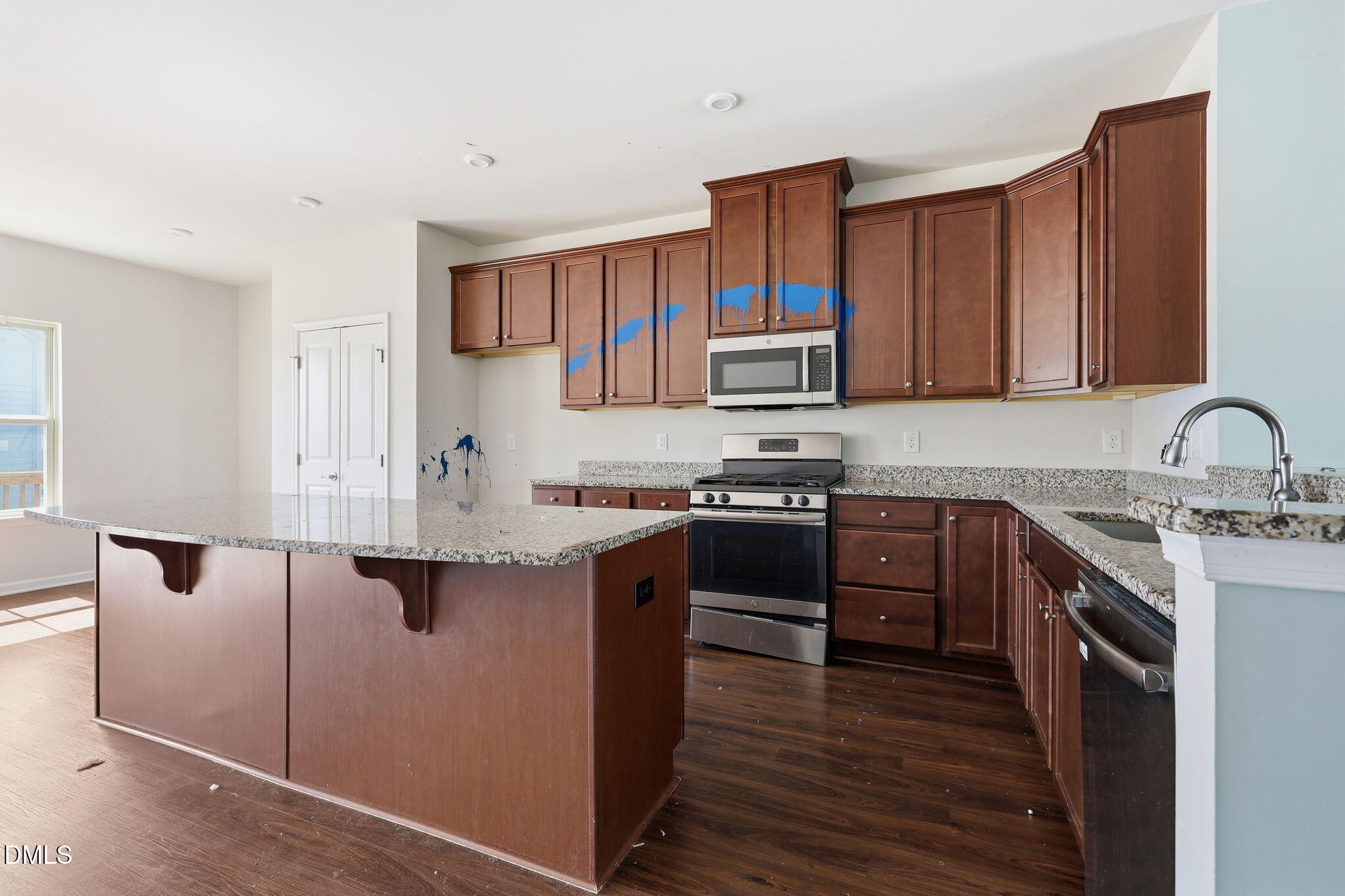 1025 Waymaker Court Property Photo 4