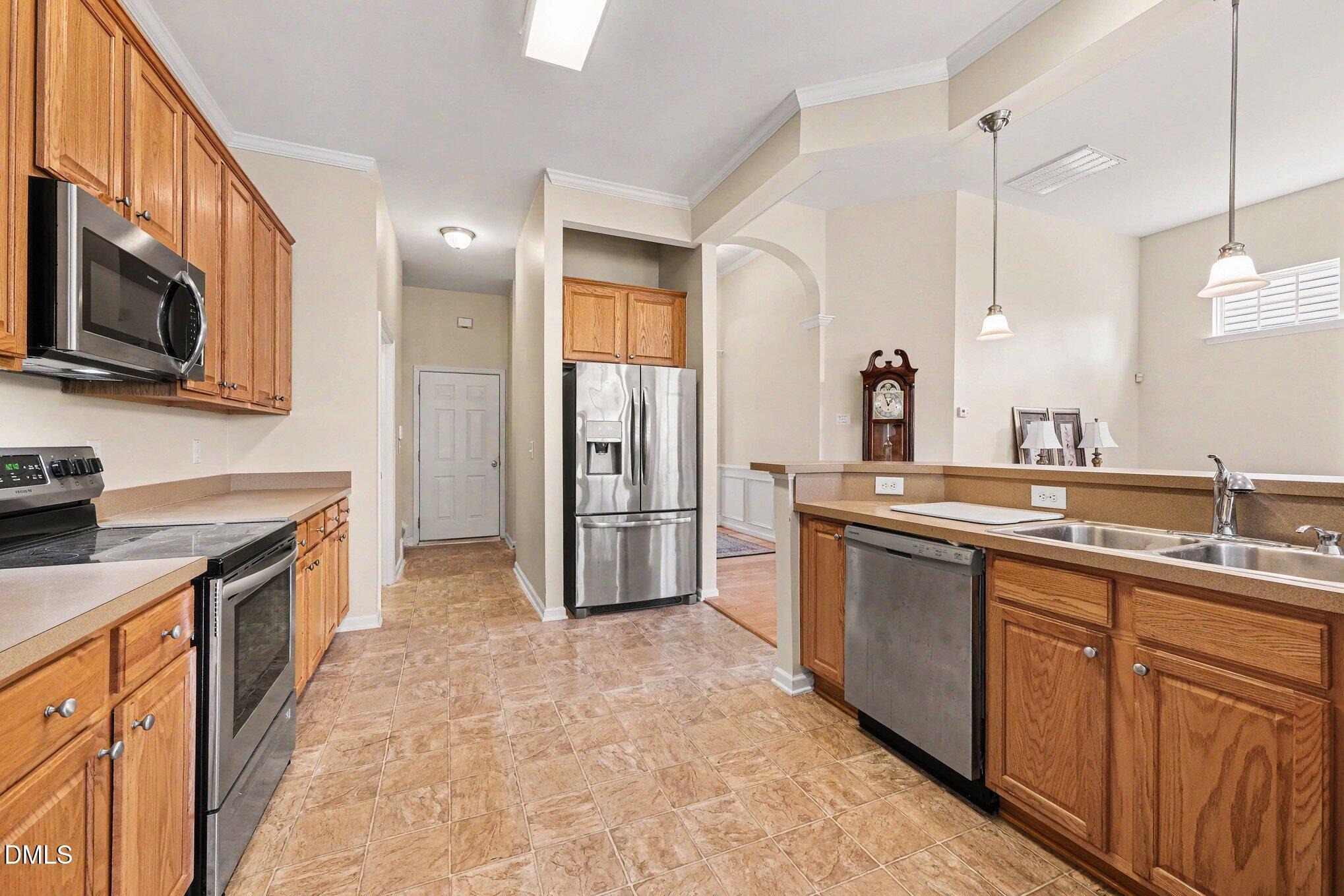 5914 Lyon Farm Drive Property Photo 3