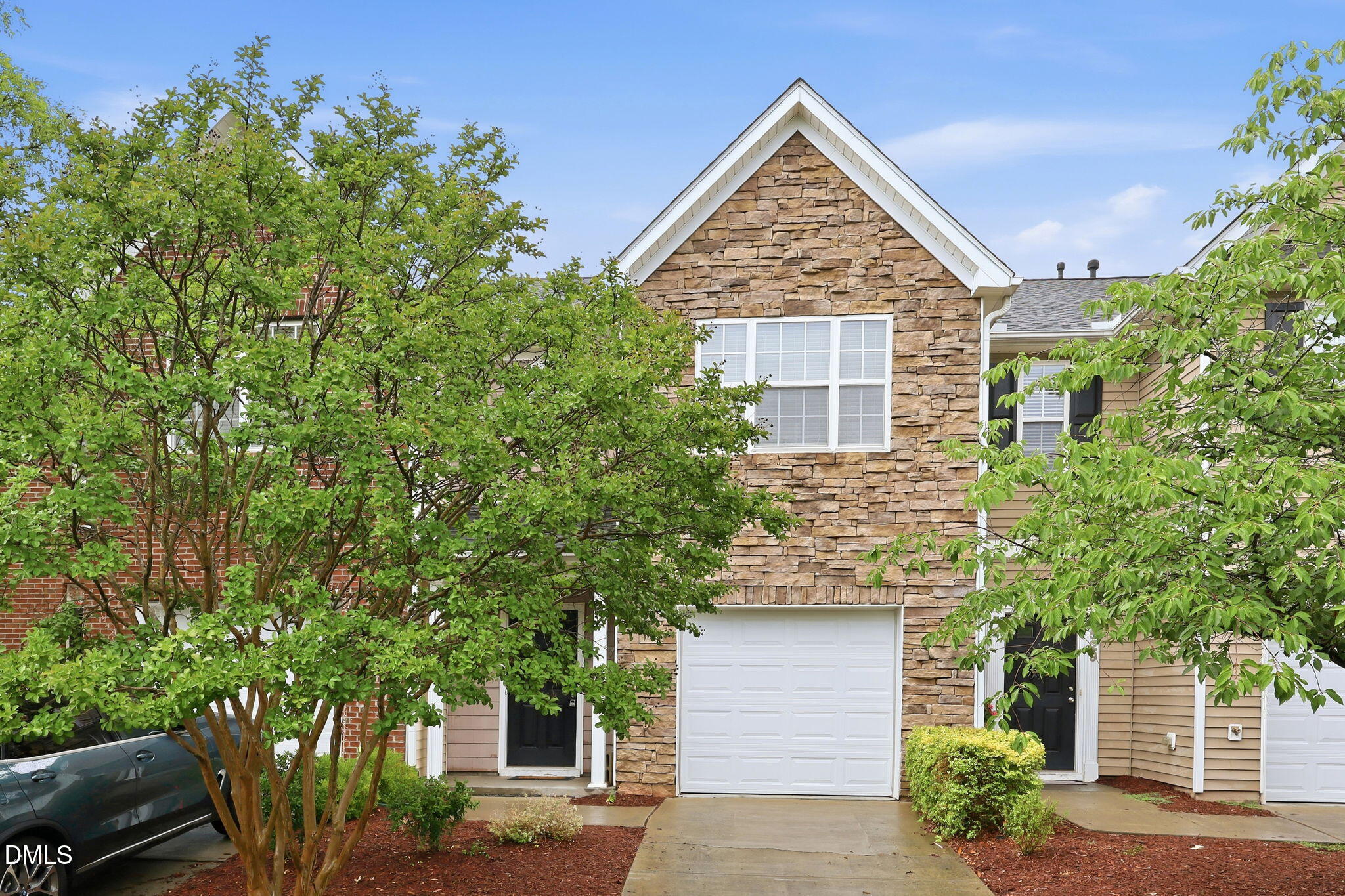 527 Writers Way Property Photo 1