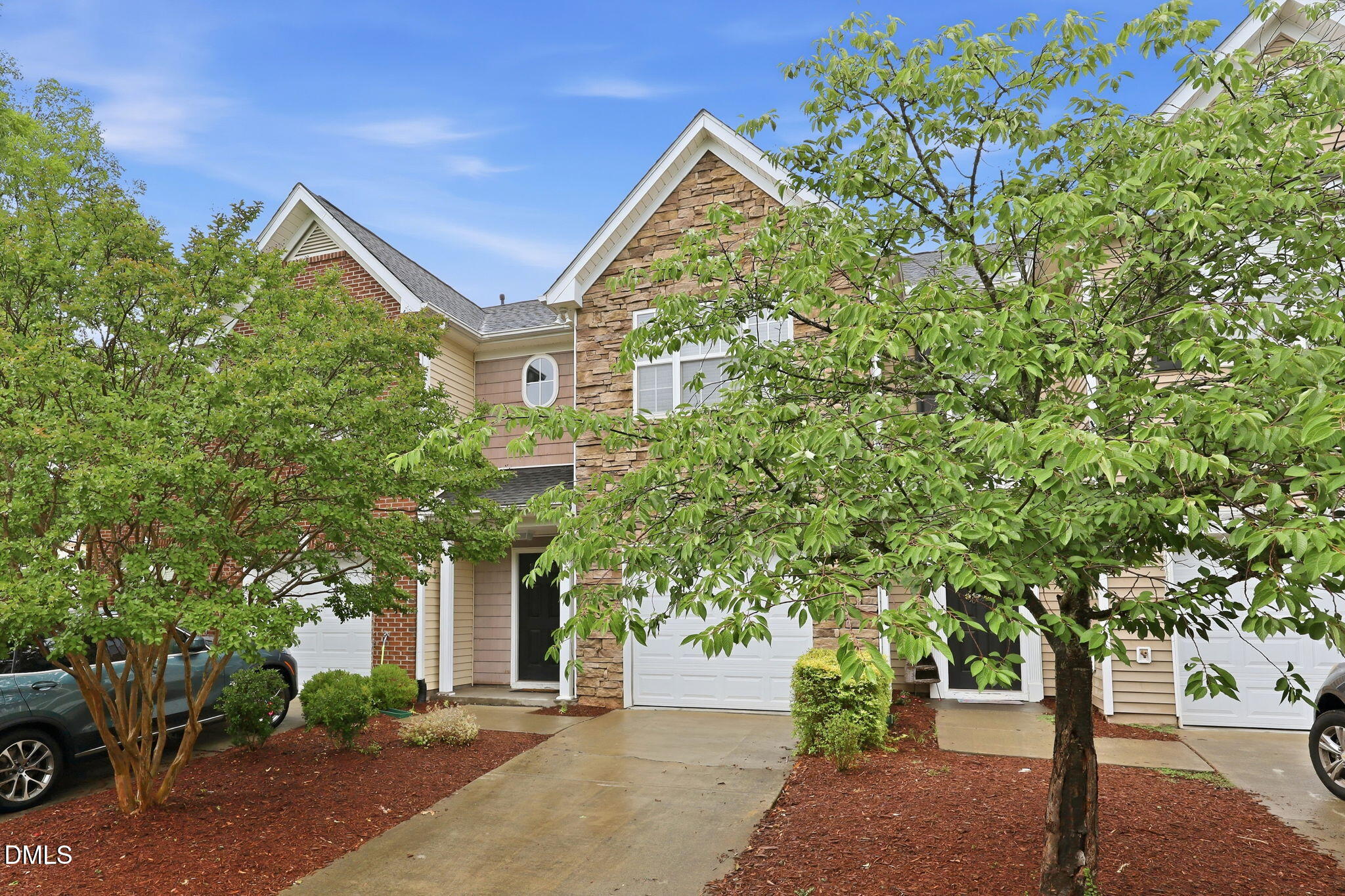 527 Writers Way Property Photo 2
