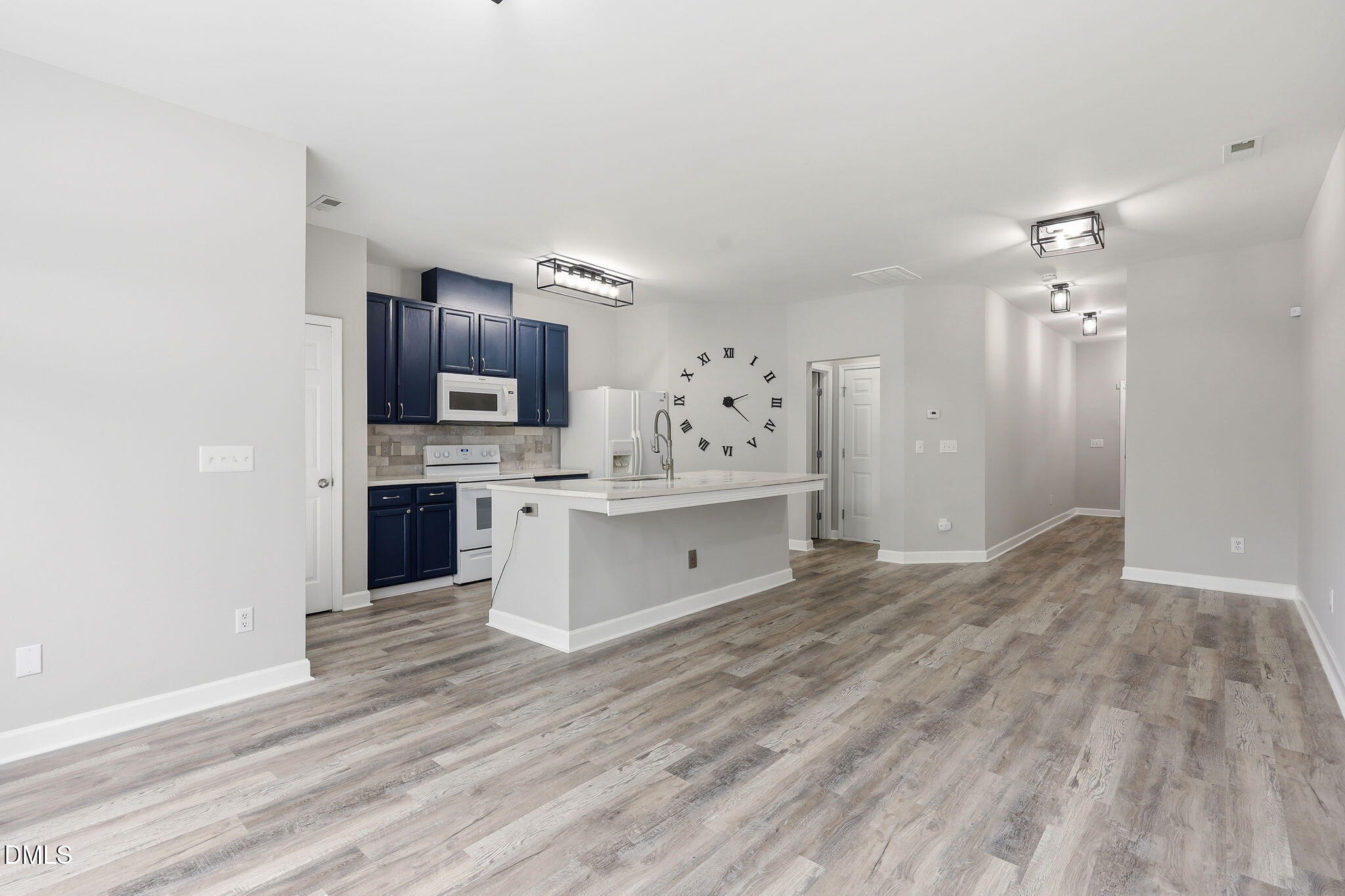 527 Writers Way Property Photo 4