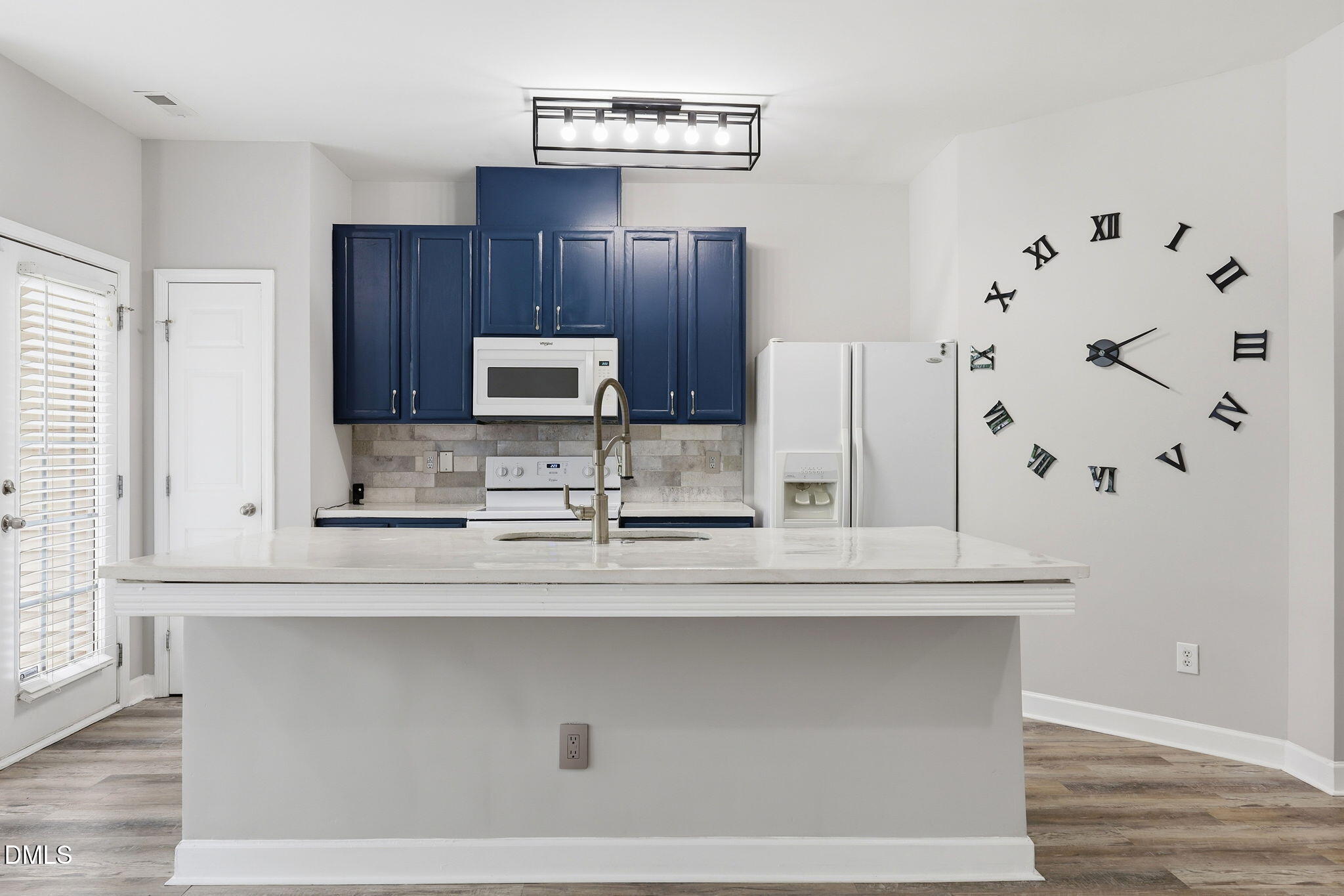 527 Writers Way Property Photo 5