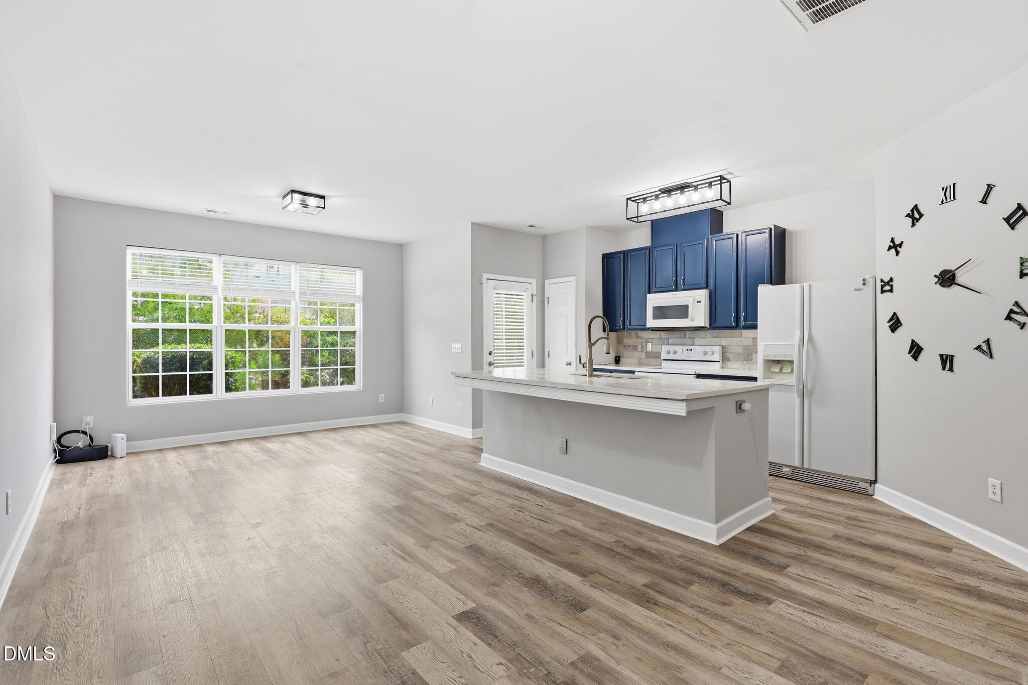 527 Writers Way Property Photo 6