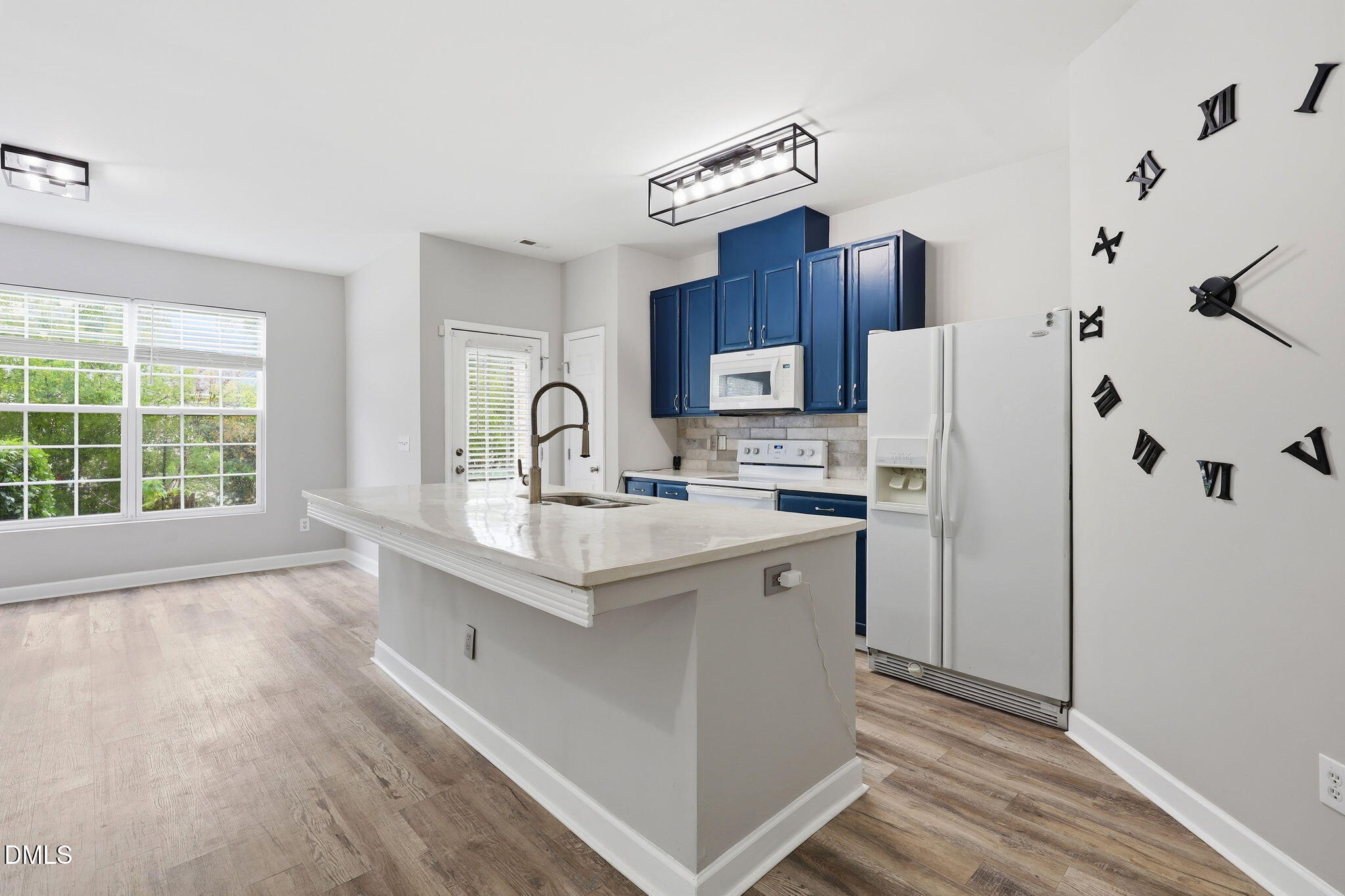 527 Writers Way Property Photo 7