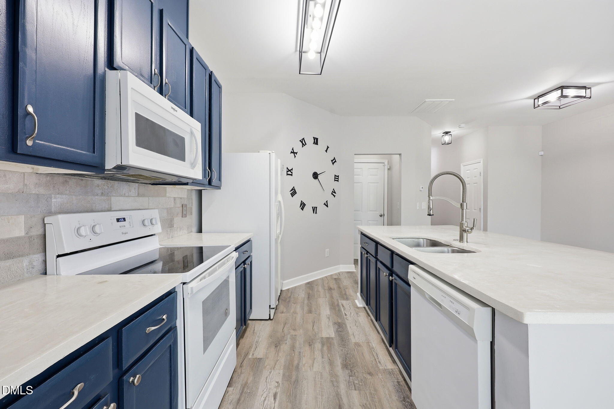 527 Writers Way Property Photo 8