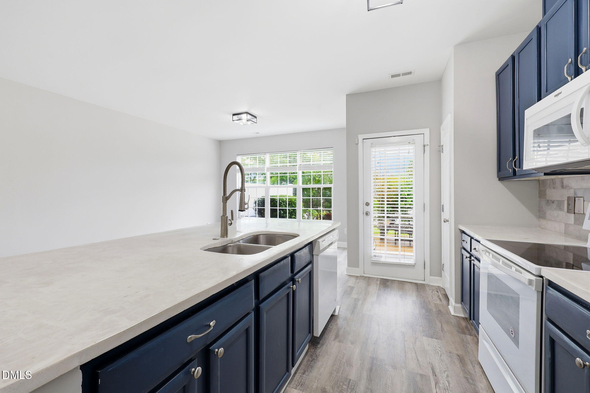 527 Writers Way Property Photo 9