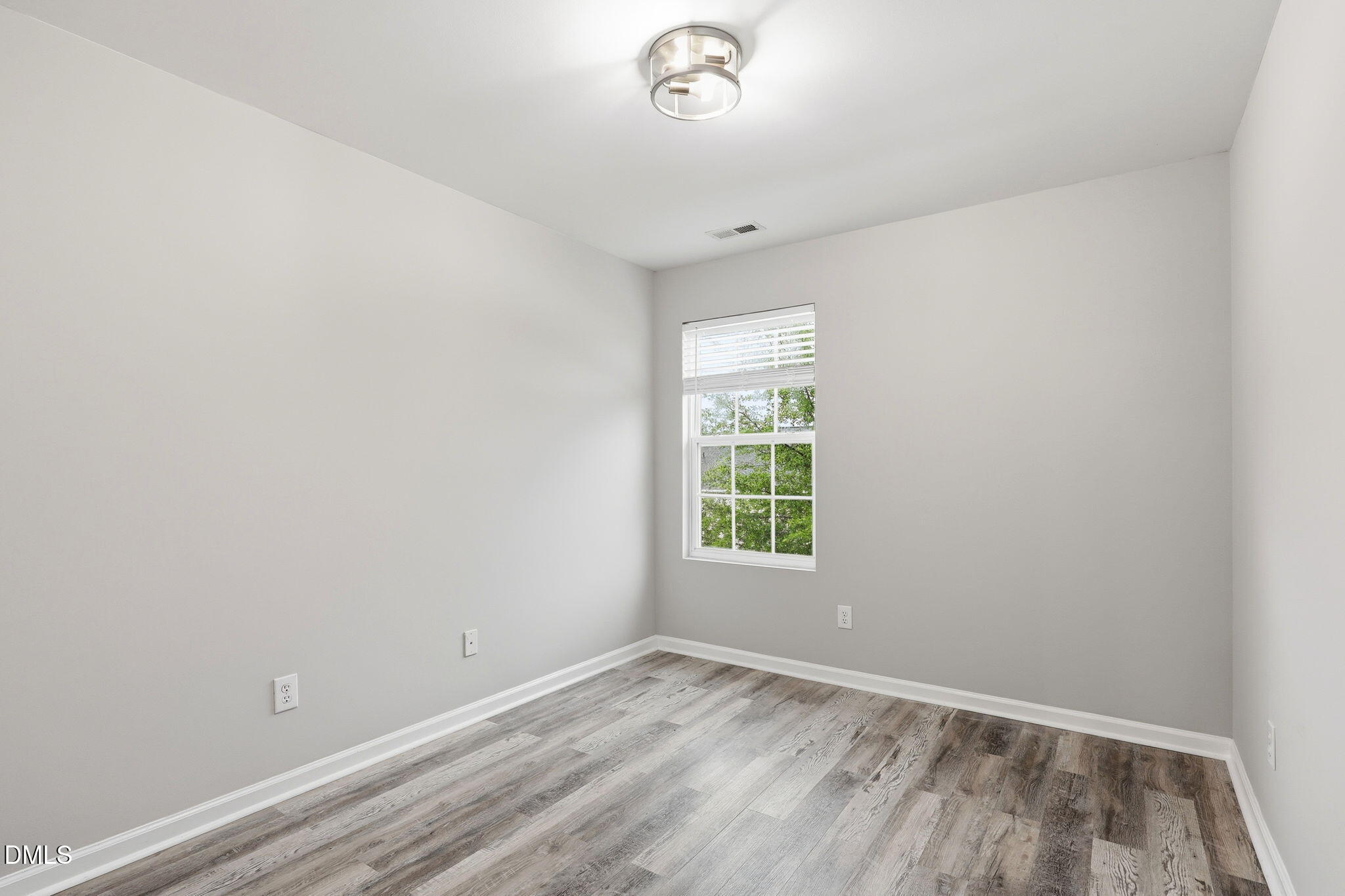 527 Writers Way Property Photo 12