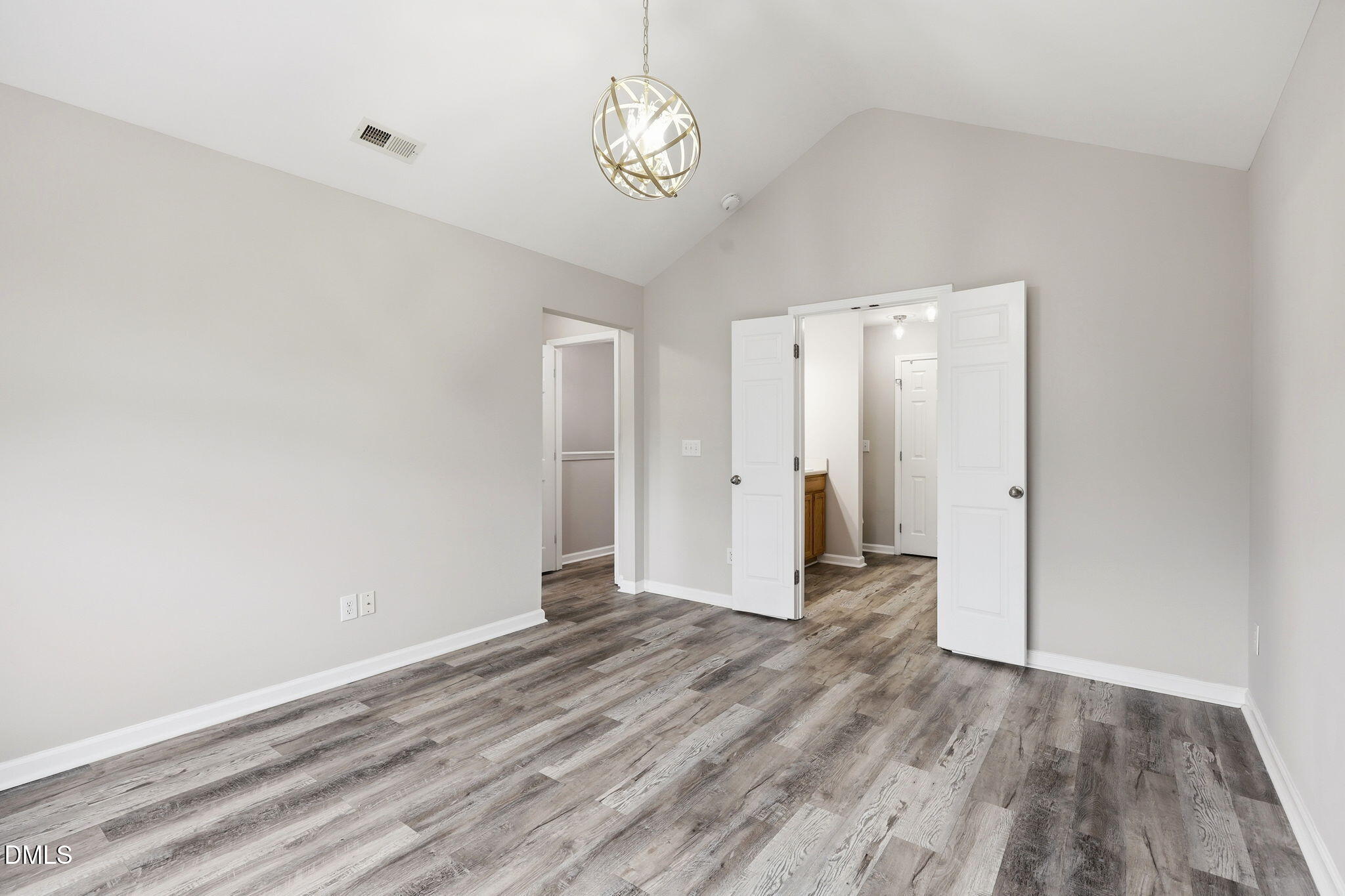 527 Writers Way Property Photo 21