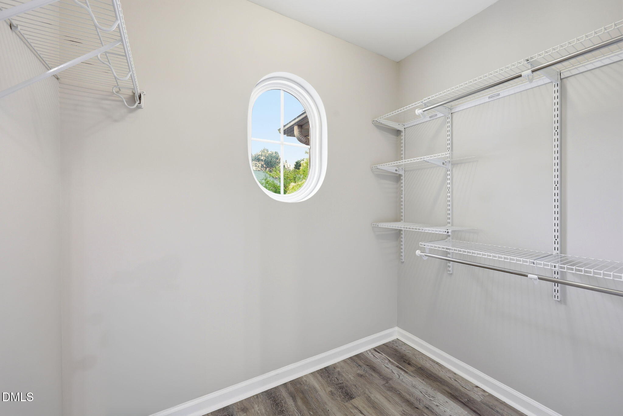 527 Writers Way Property Photo 24