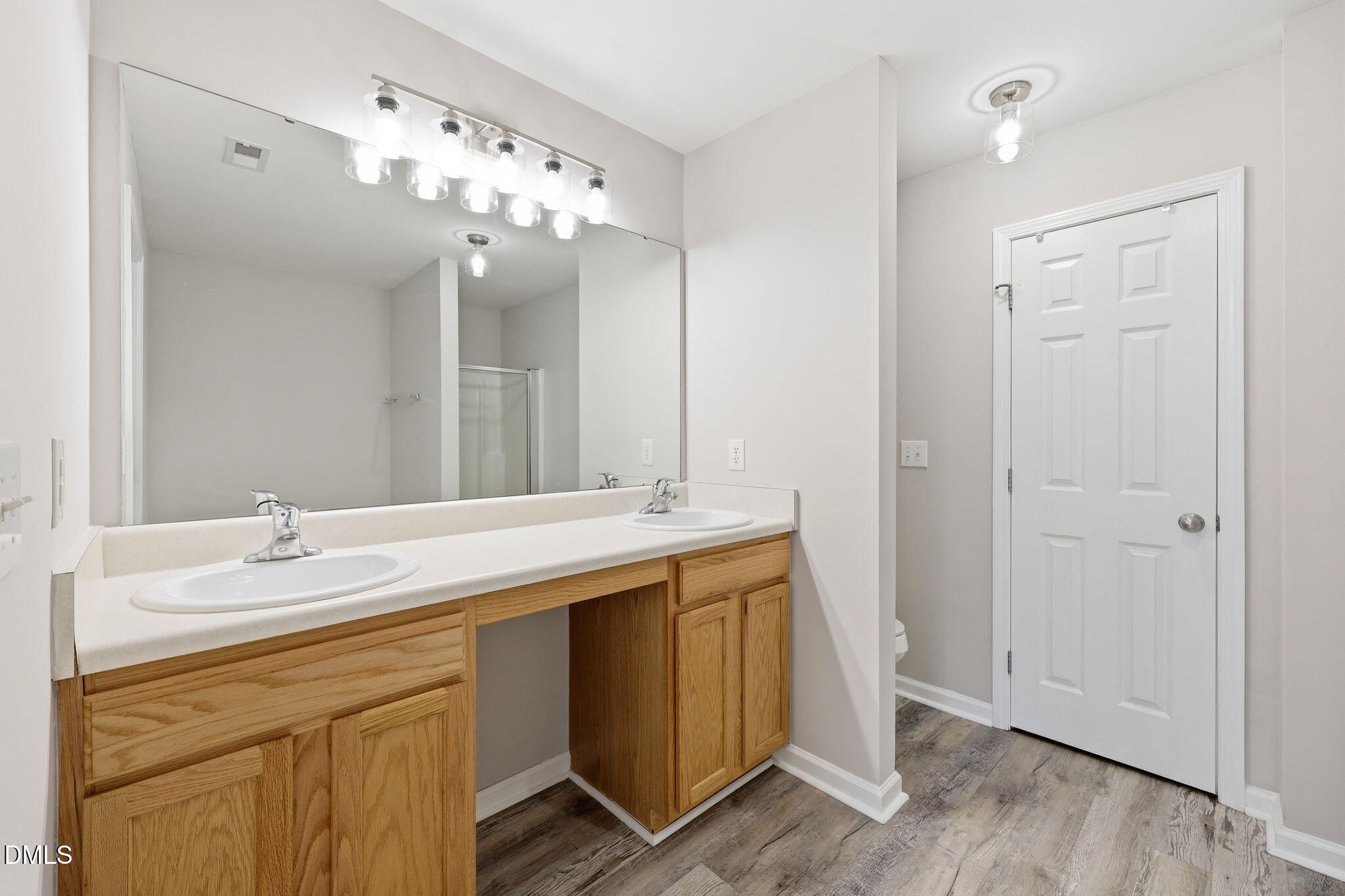 527 Writers Way Property Photo 25