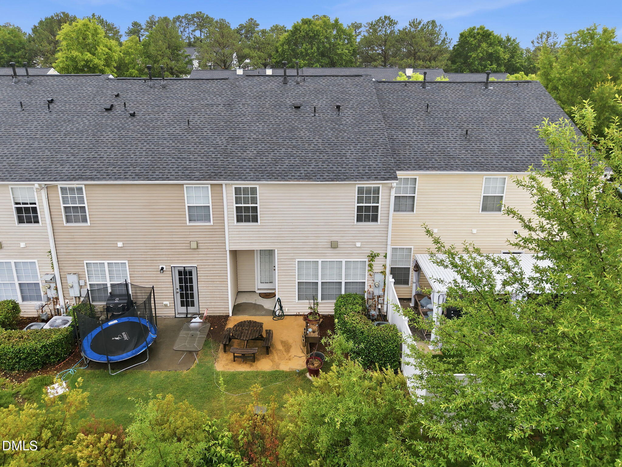 527 Writers Way Property Photo 28