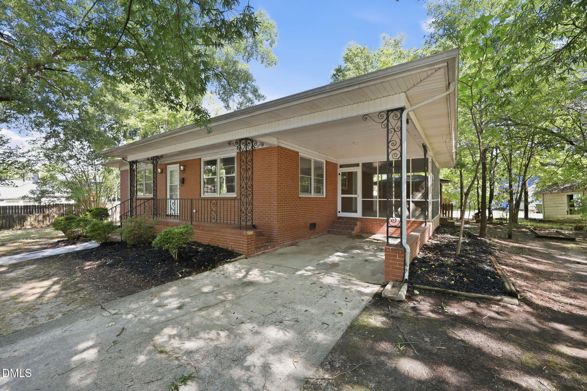 912 Virginia Avenue Property Photo 3