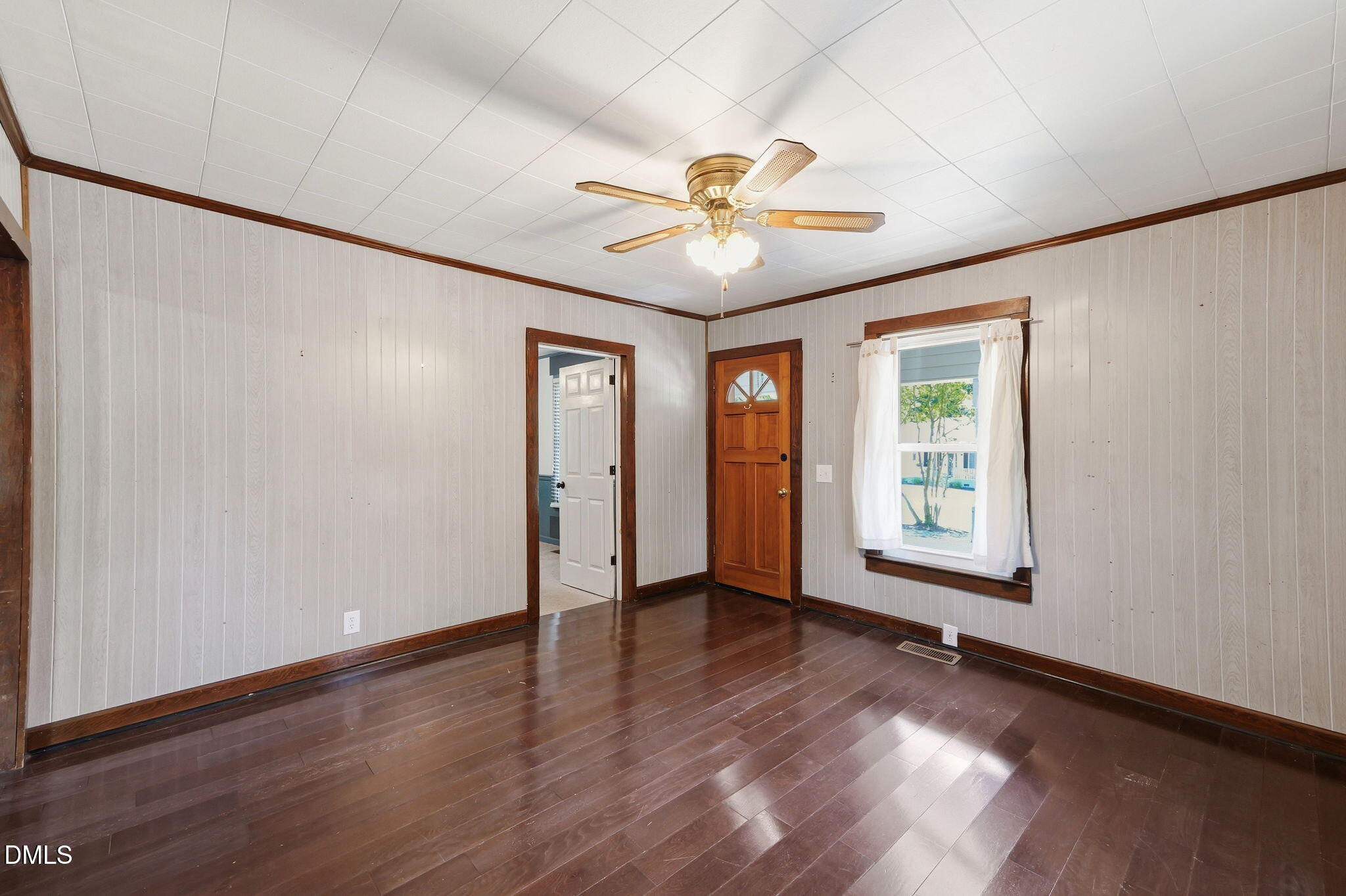 1911 Watson Road Property Photo 3