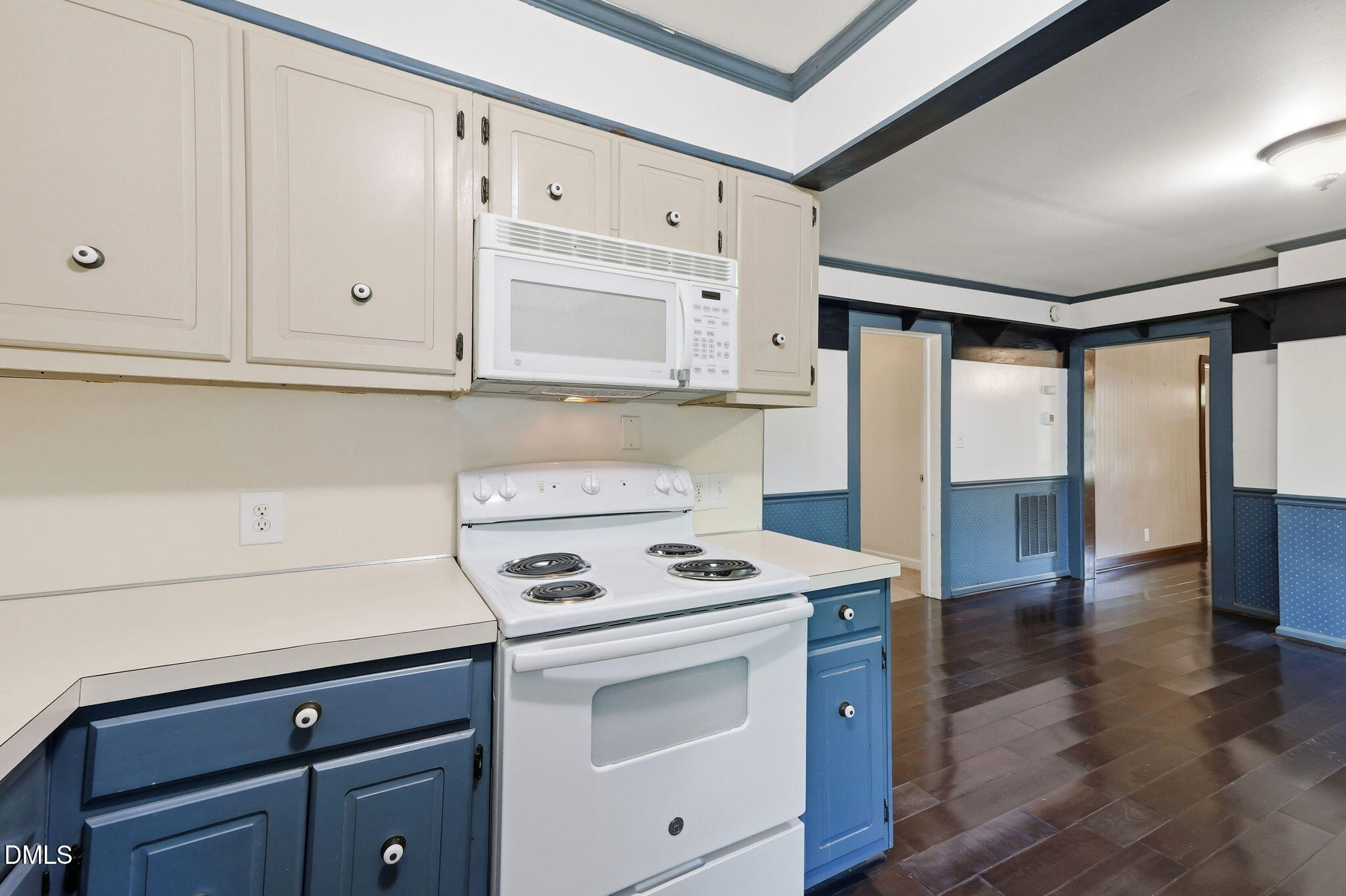 1911 Watson Road Property Photo 8