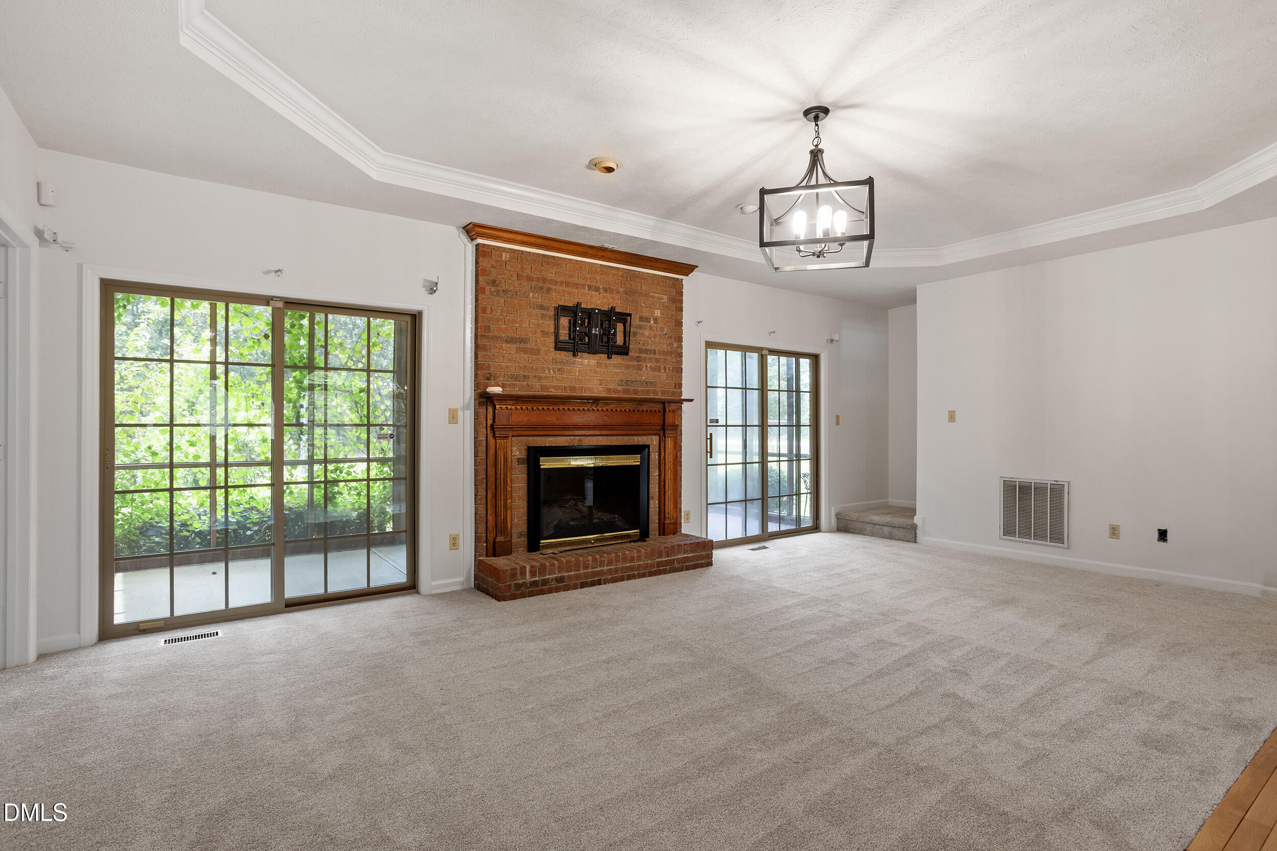 20 Senter Lane Property Photo 8