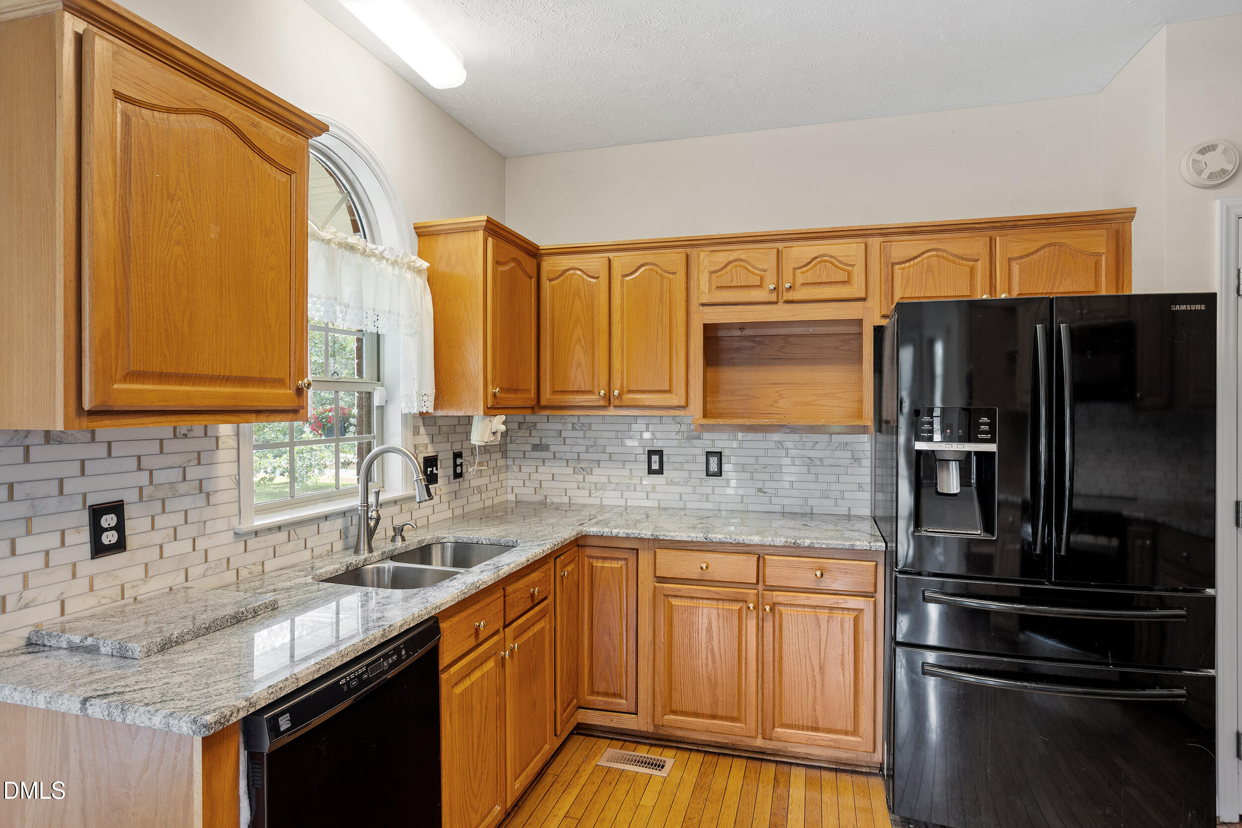 20 Senter Lane Property Photo 10