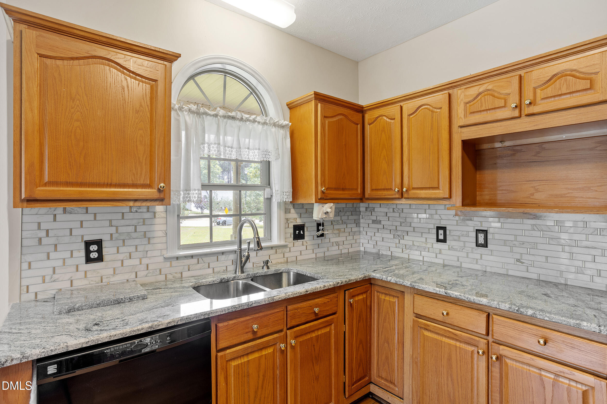 20 Senter Lane Property Photo 12