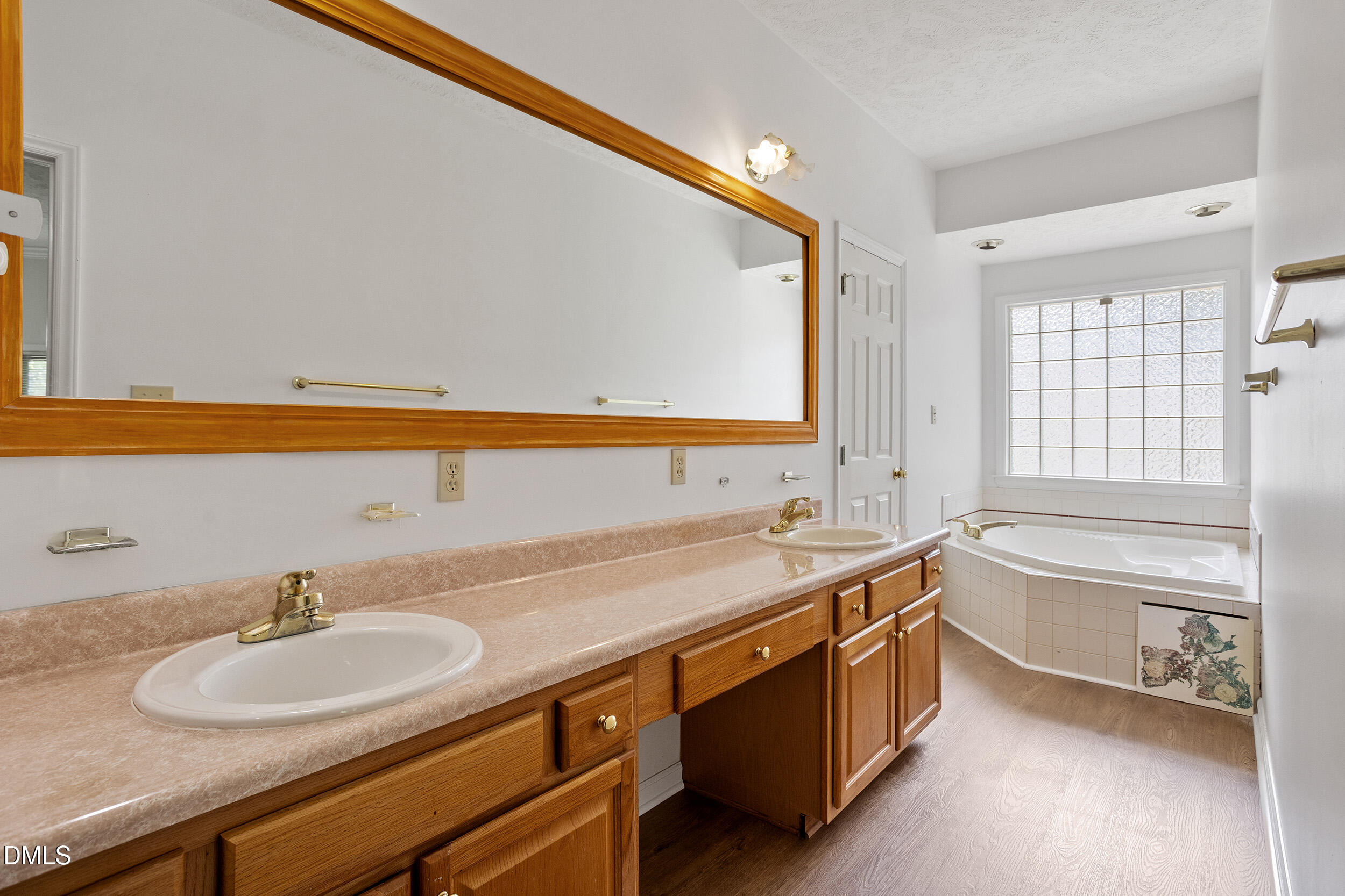20 Senter Lane Property Photo 18