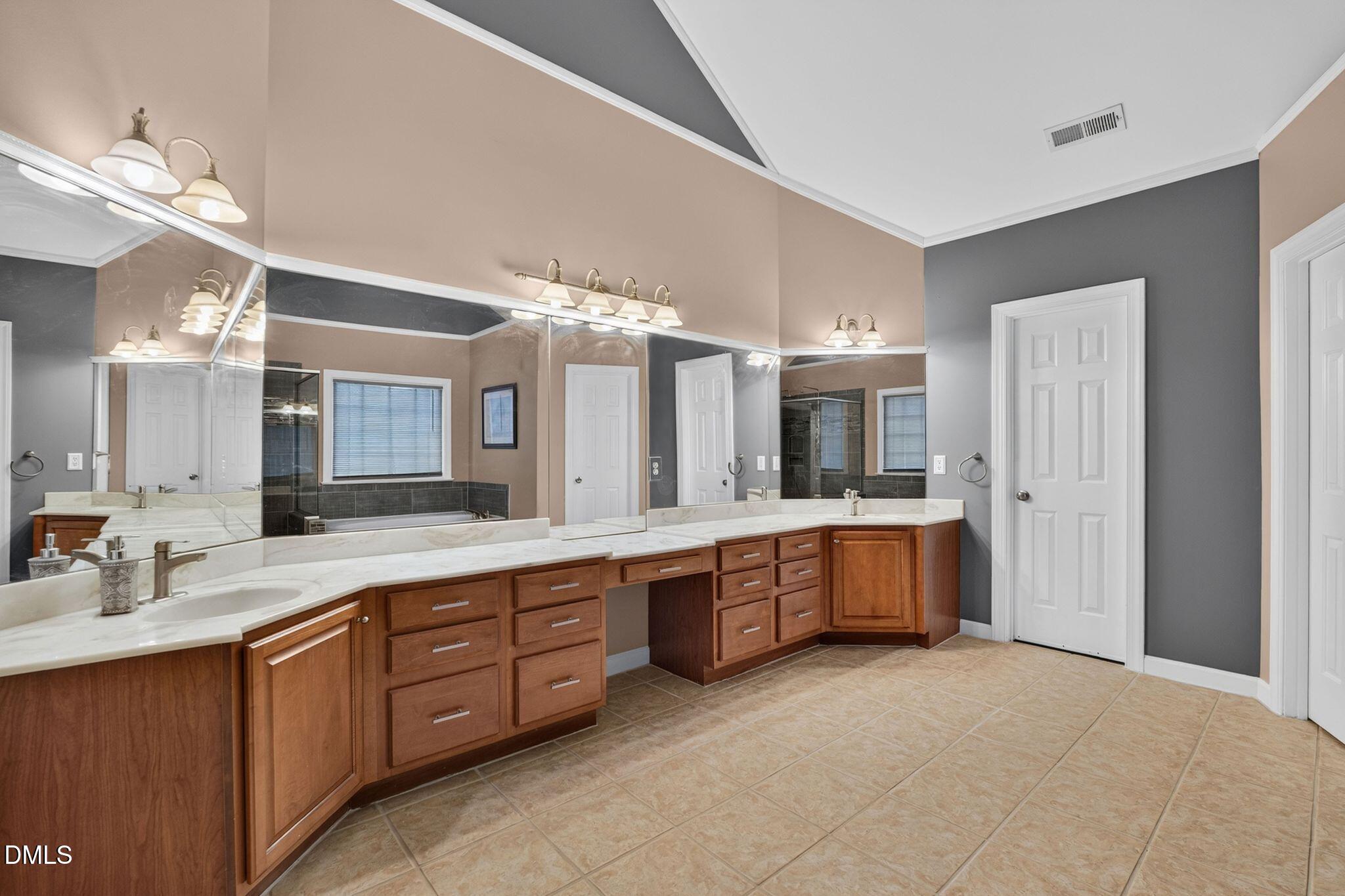 2901 Lauren Oaks Drive Property Photo 31