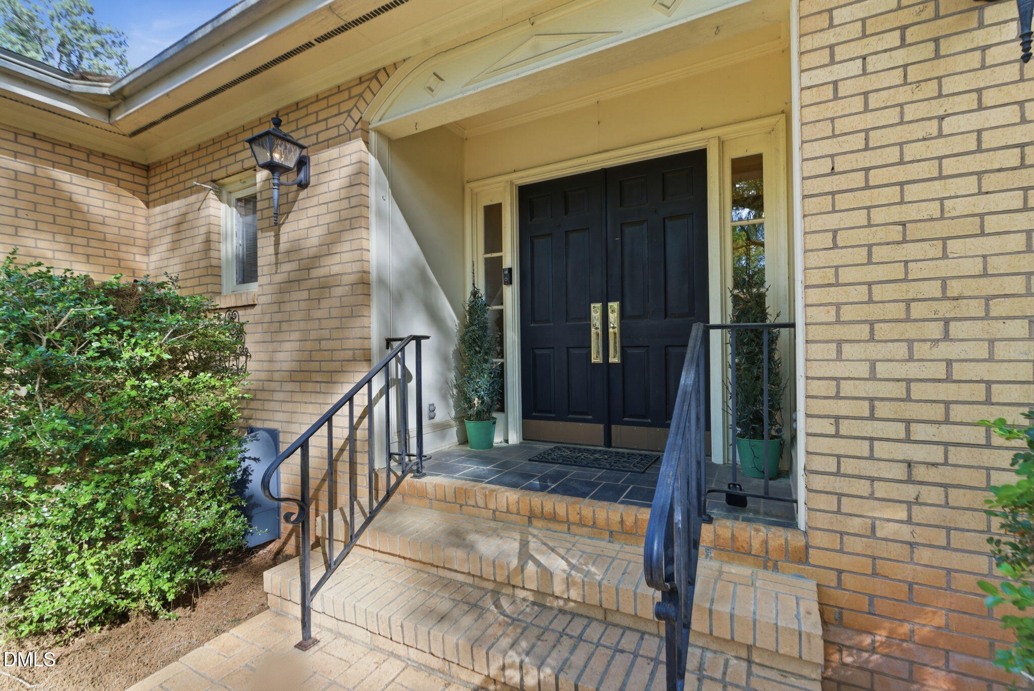 2420 Tyson Street Property Photo 5