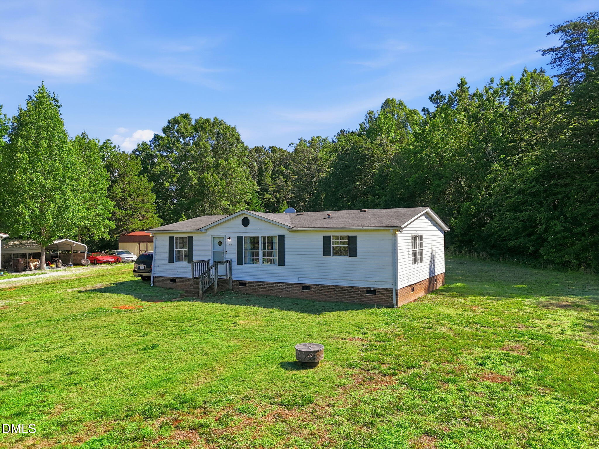 215 Dixon Lane Property Photo 1