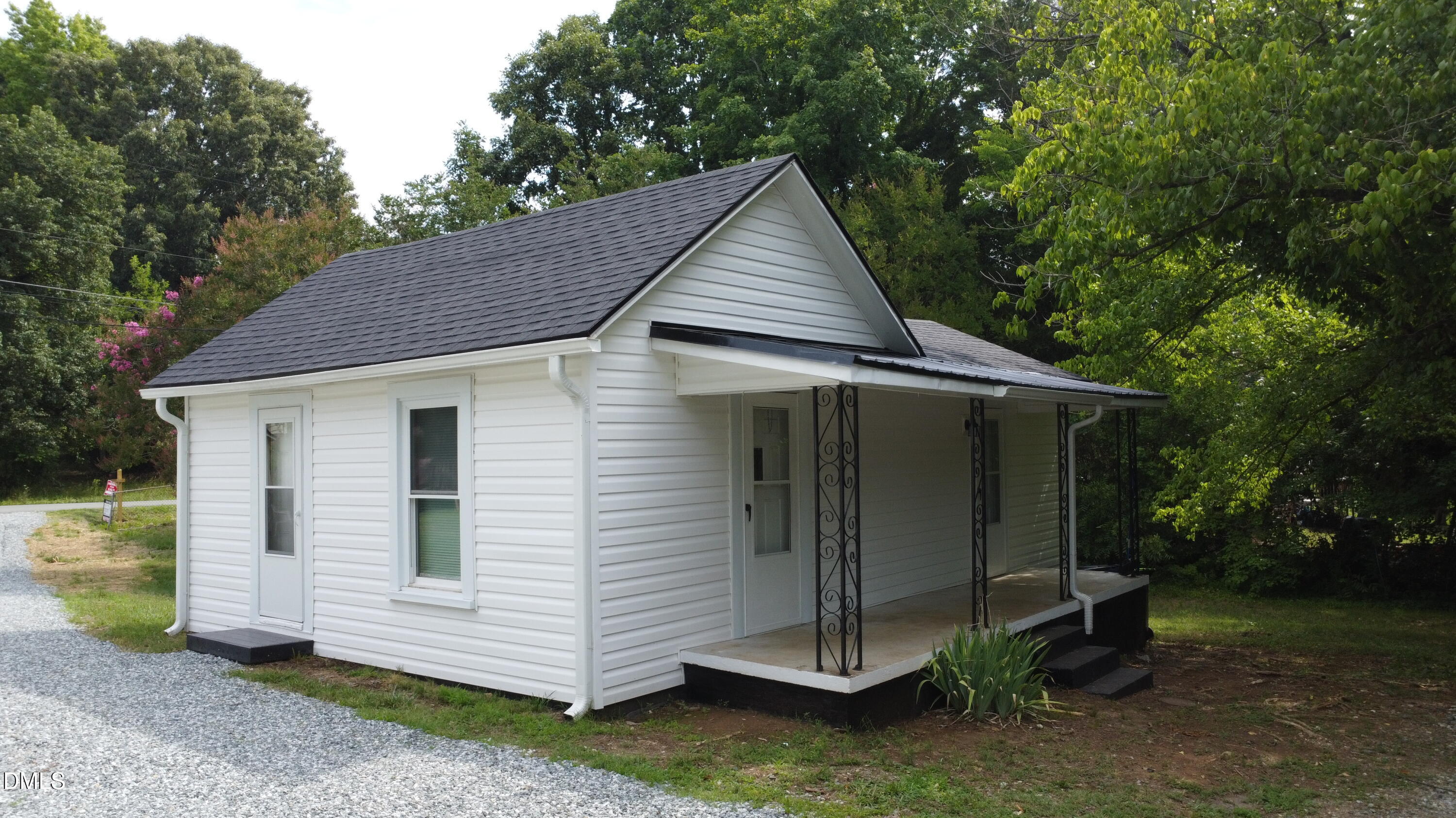 123 E Hill Street Property Photo 1