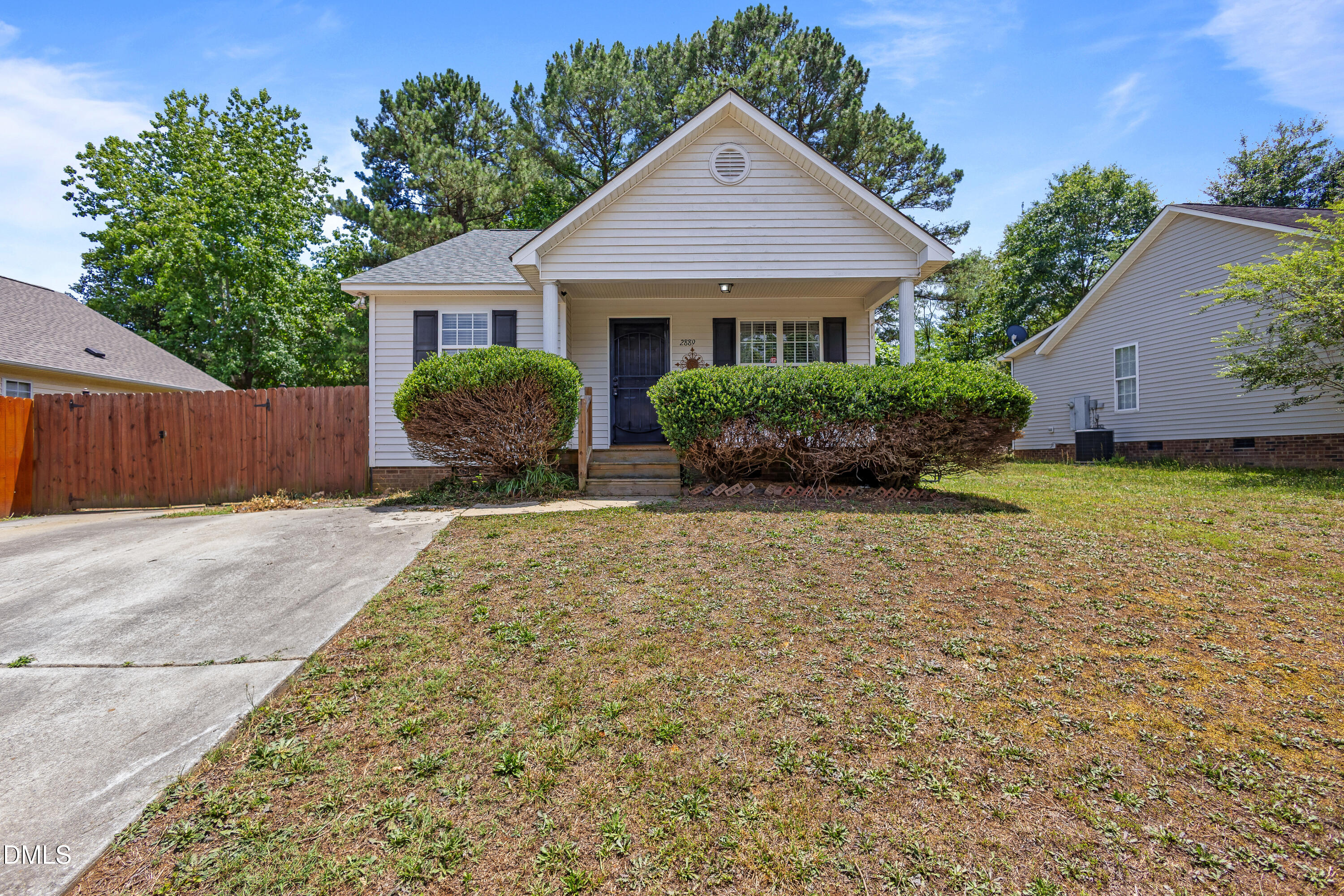 2889 Bennington Drive Property Photo 2