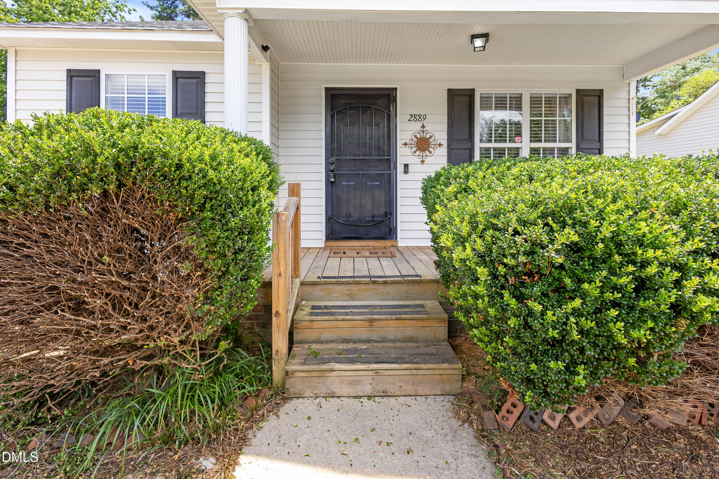 2889 Bennington Drive Property Photo 3