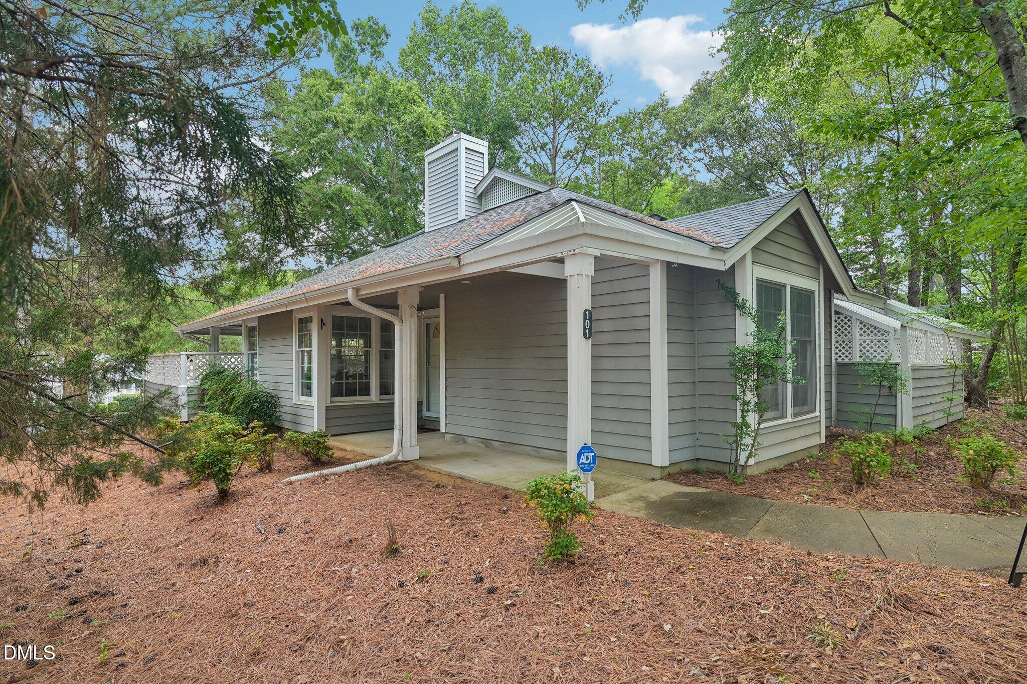 101 White Oak Way Property Photo 1