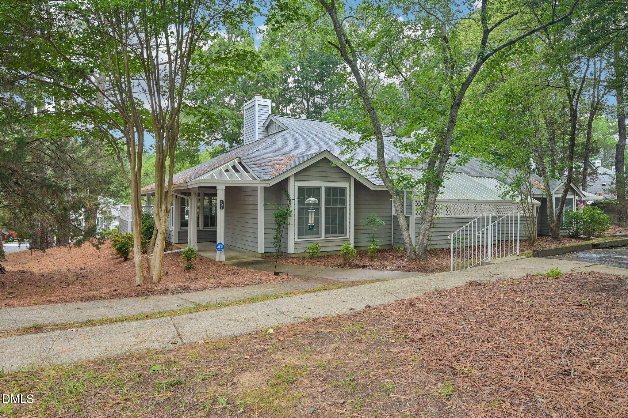 101 White Oak Way Property Photo 2
