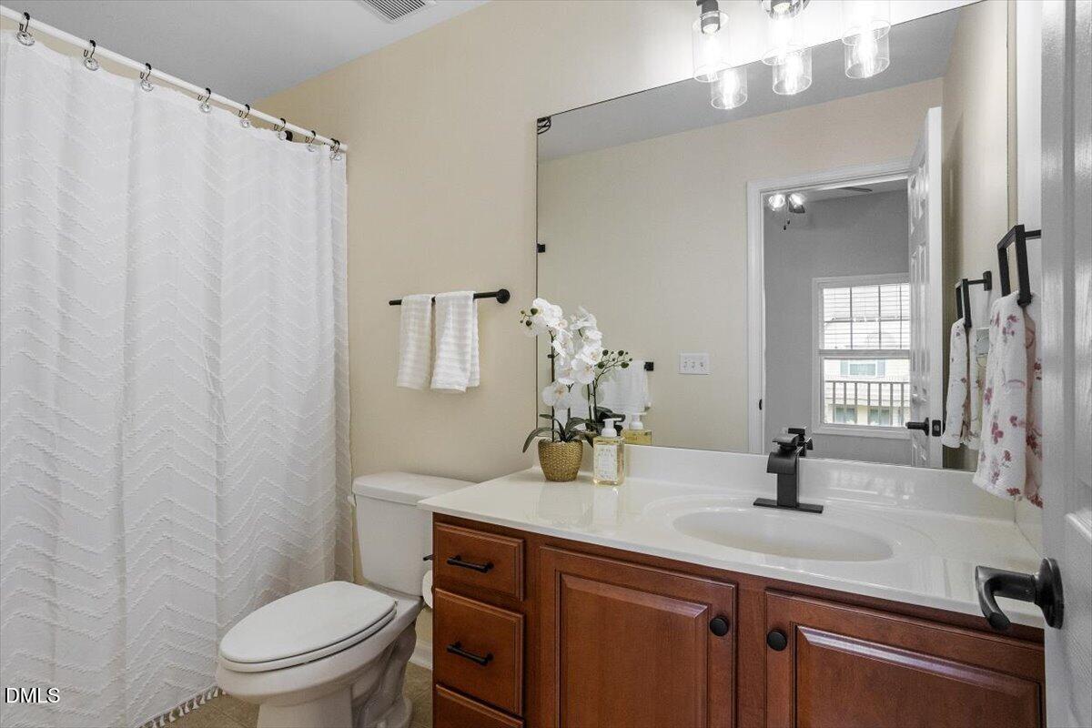 988 Ambergate Station Property Photo 31