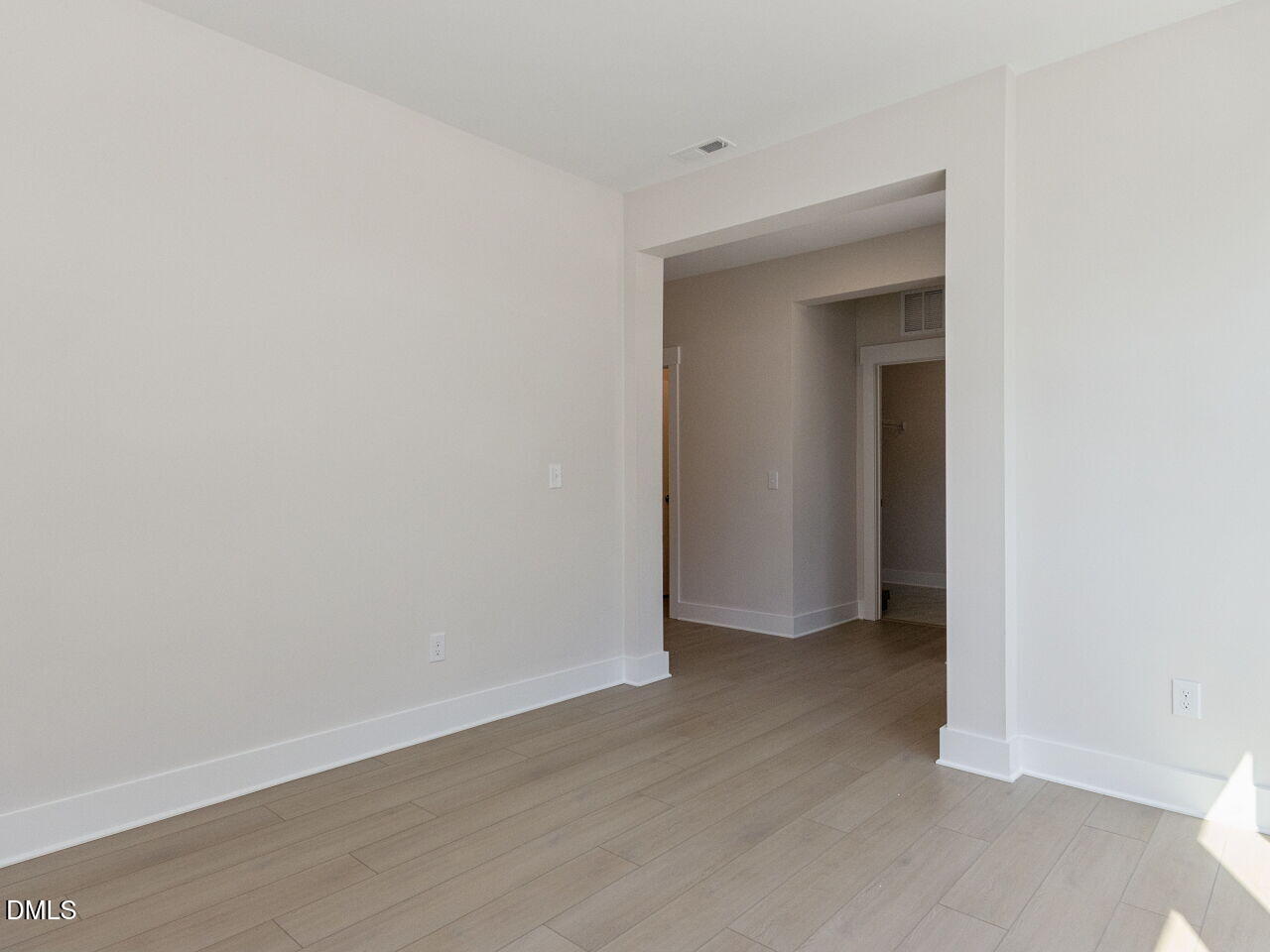 402 North Village Parkway Property Photo 8