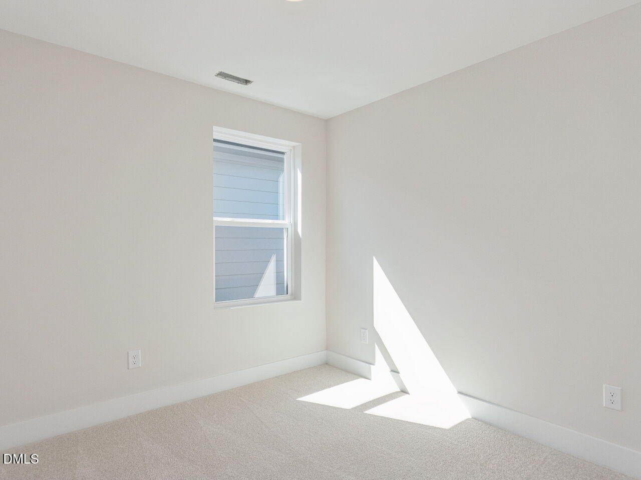 402 North Village Parkway Property Photo 10