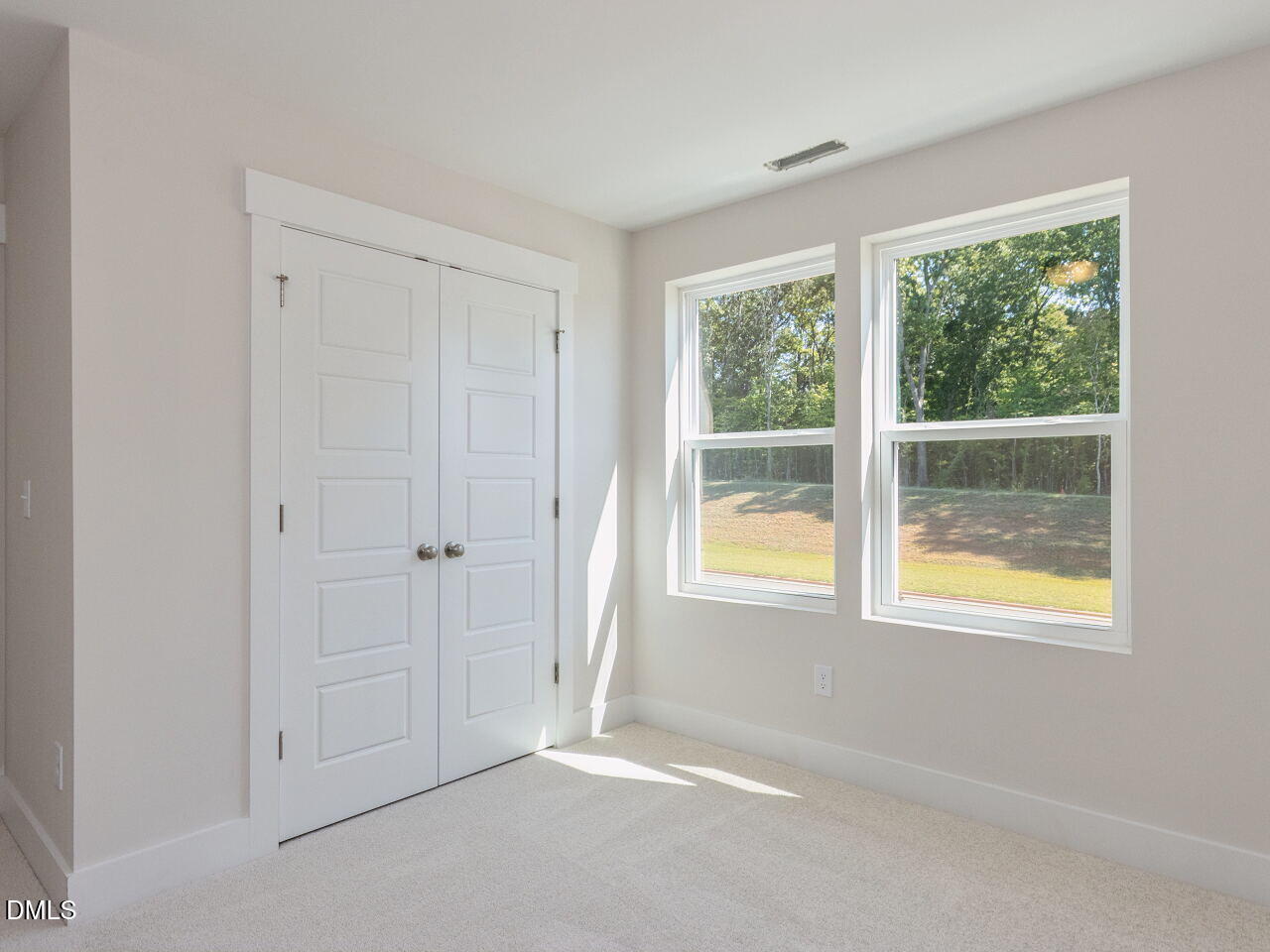 402 North Village Parkway Property Photo 14