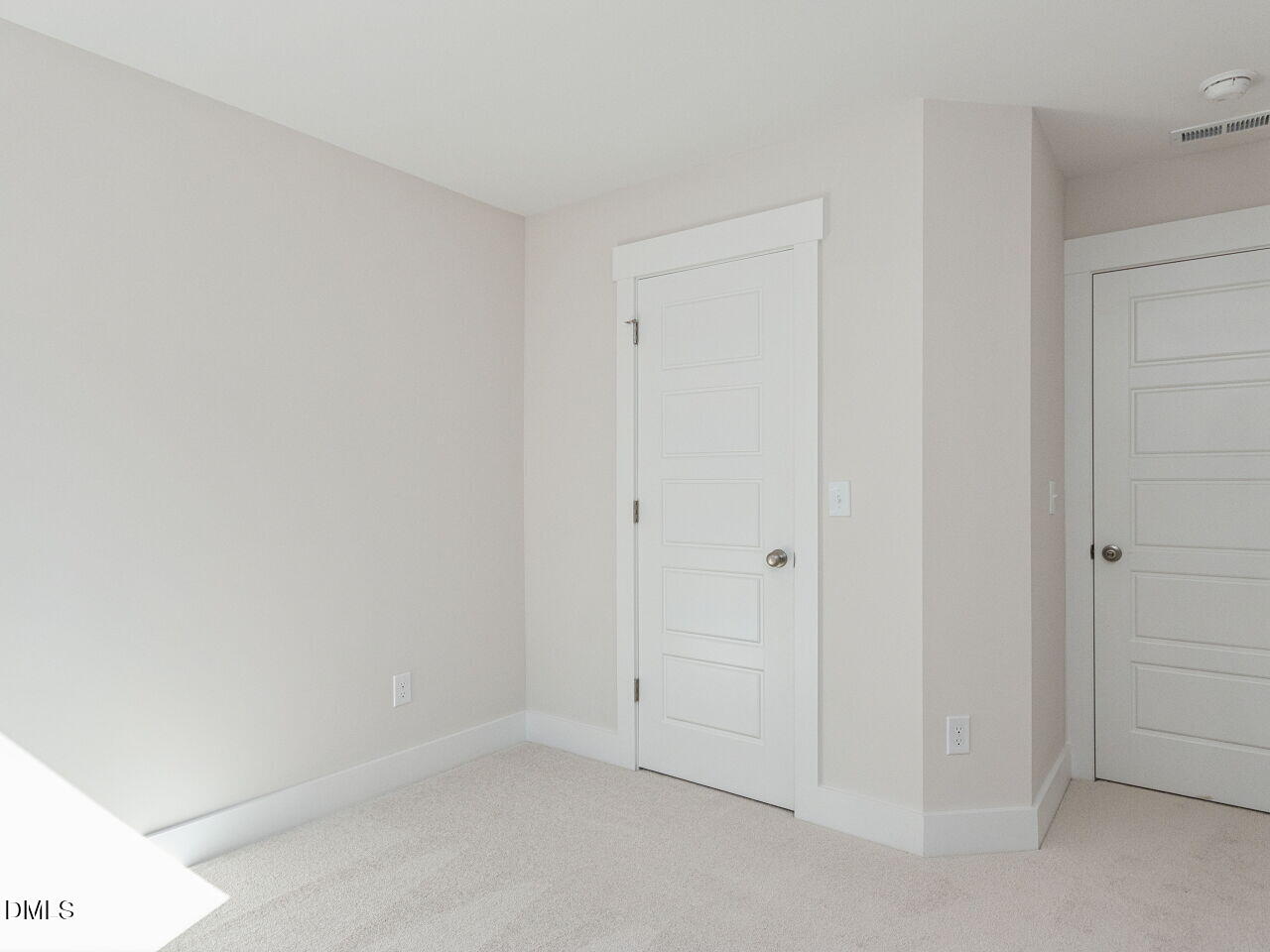 402 North Village Parkway Property Photo 16