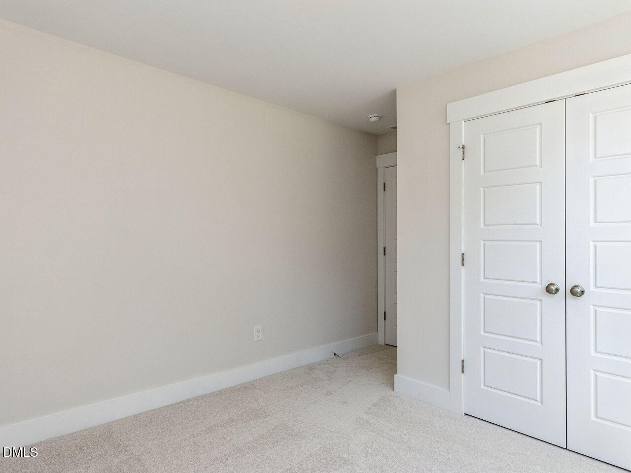402 North Village Parkway Property Photo 18