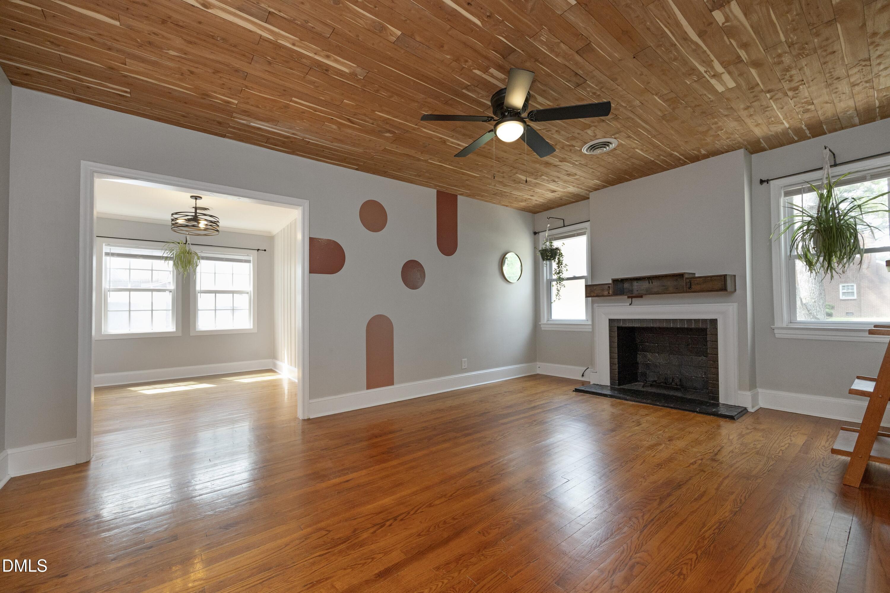 907 S 2nd Street Property Photo 1