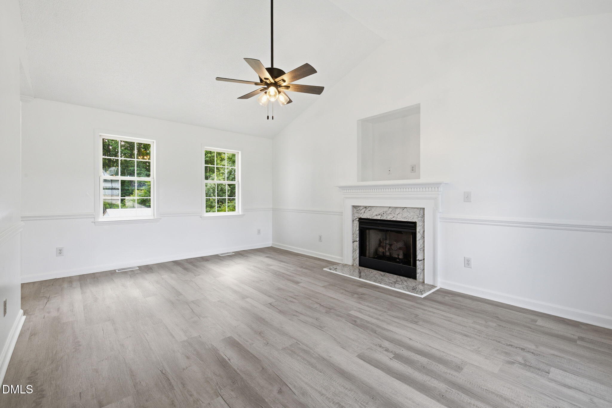 433 Rosa Circle Property Photo 8