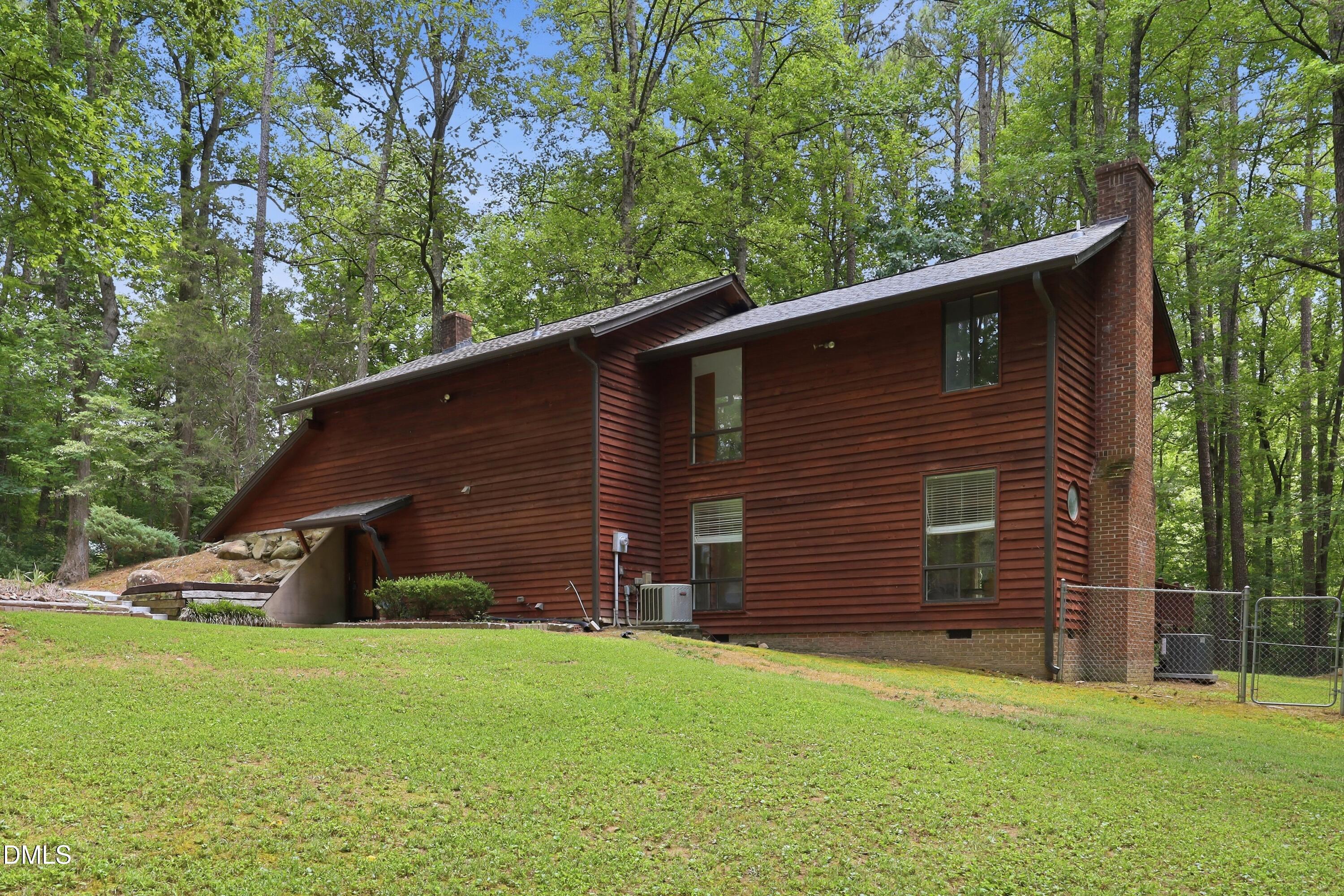 369 River Road Property Photo